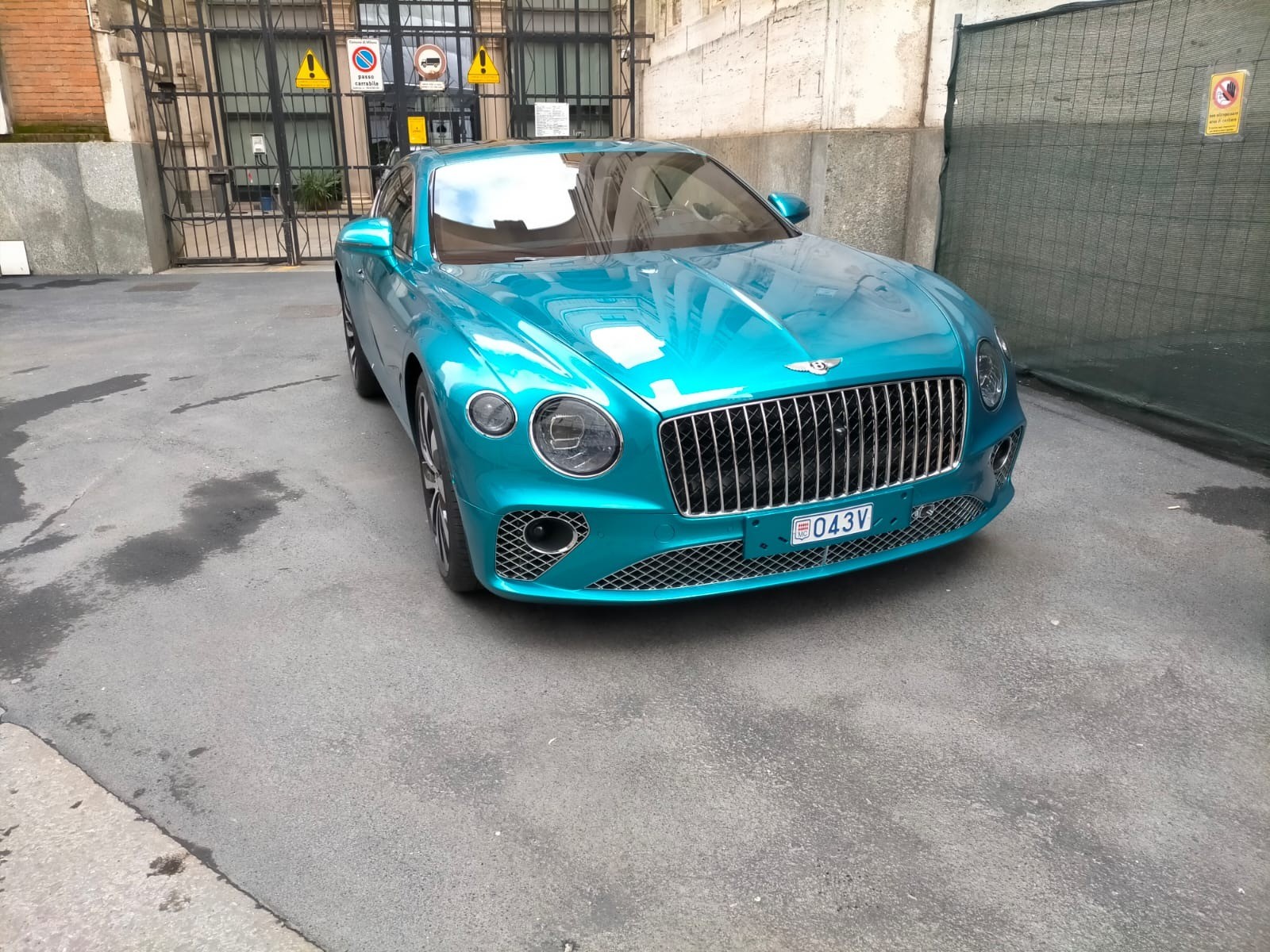 Bentley Continental GT V8 Azure 2024