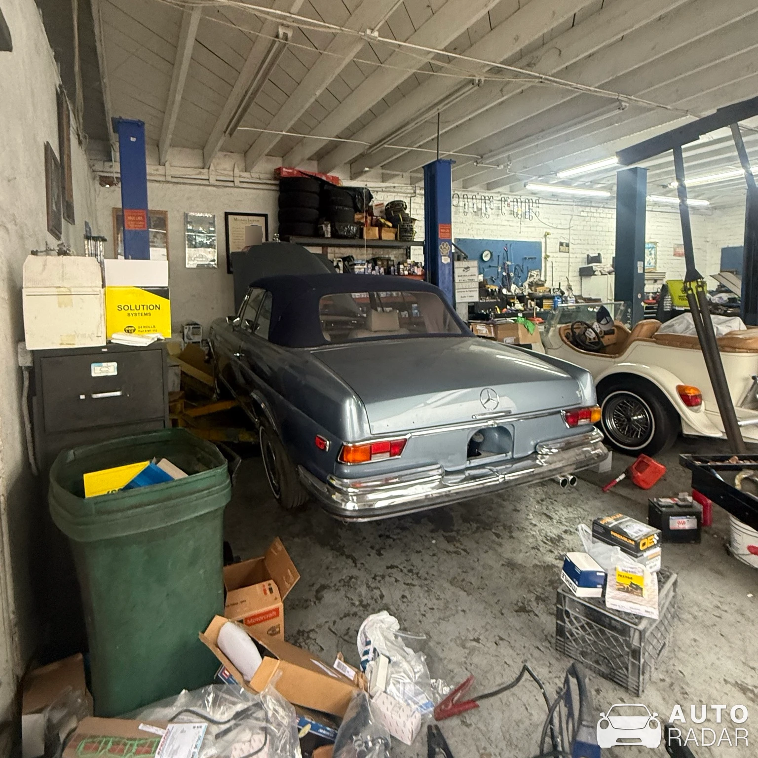 Mercedes-Benz 280 SE spotted in Los Angeles, United States