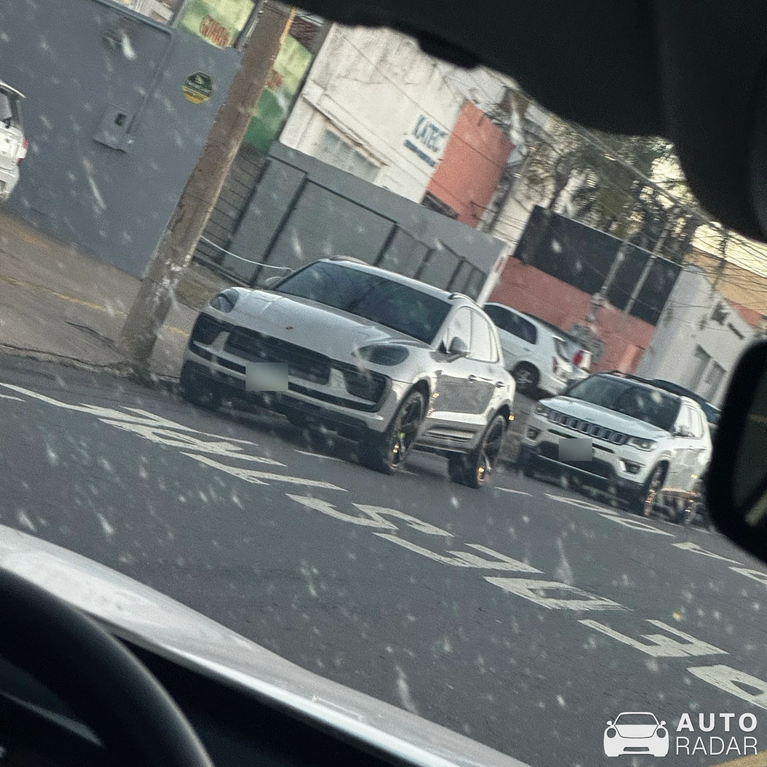 Porsche Macan spotted in Goiânia