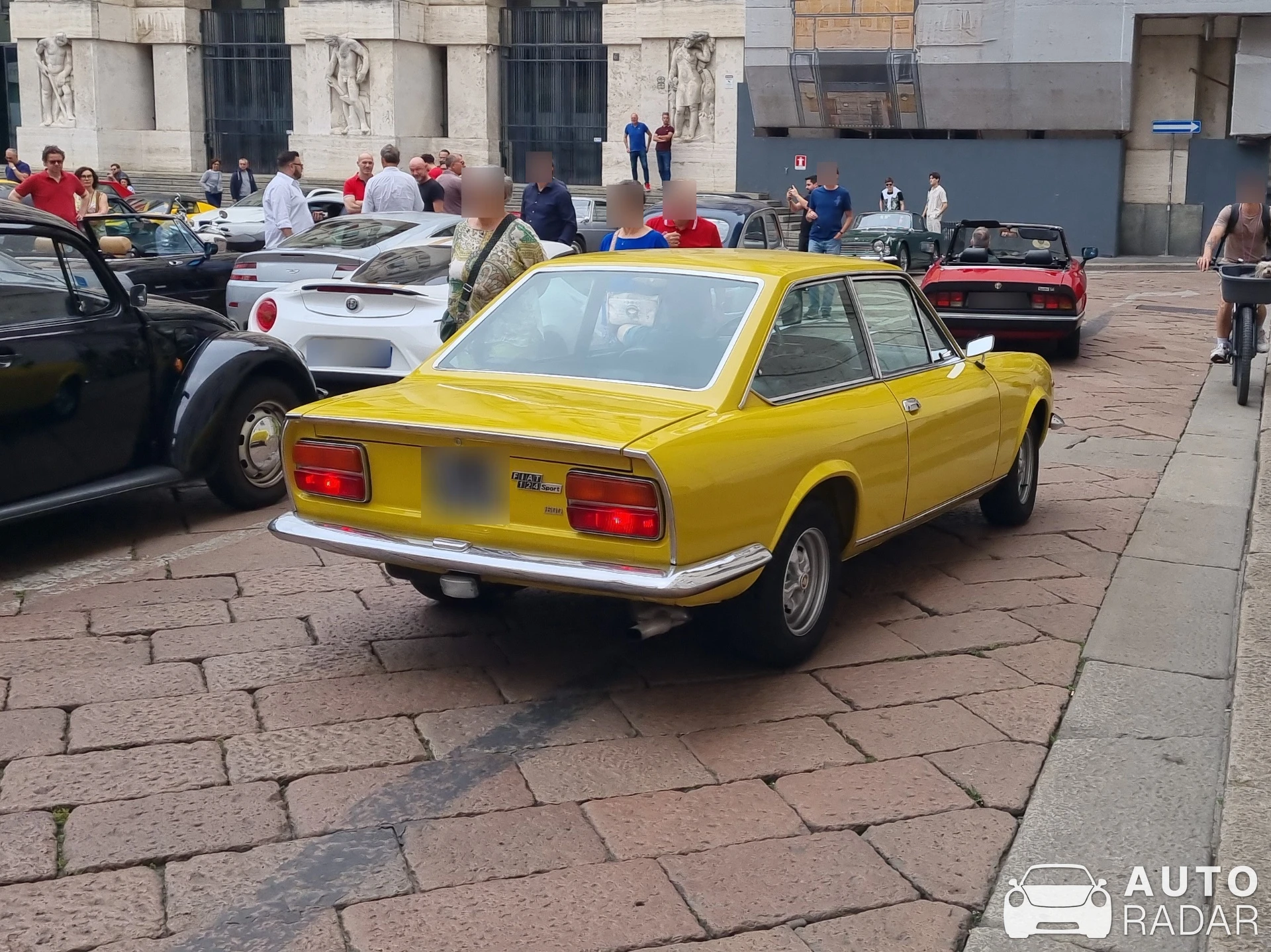 Fiat 124 Sport spotted in Milano