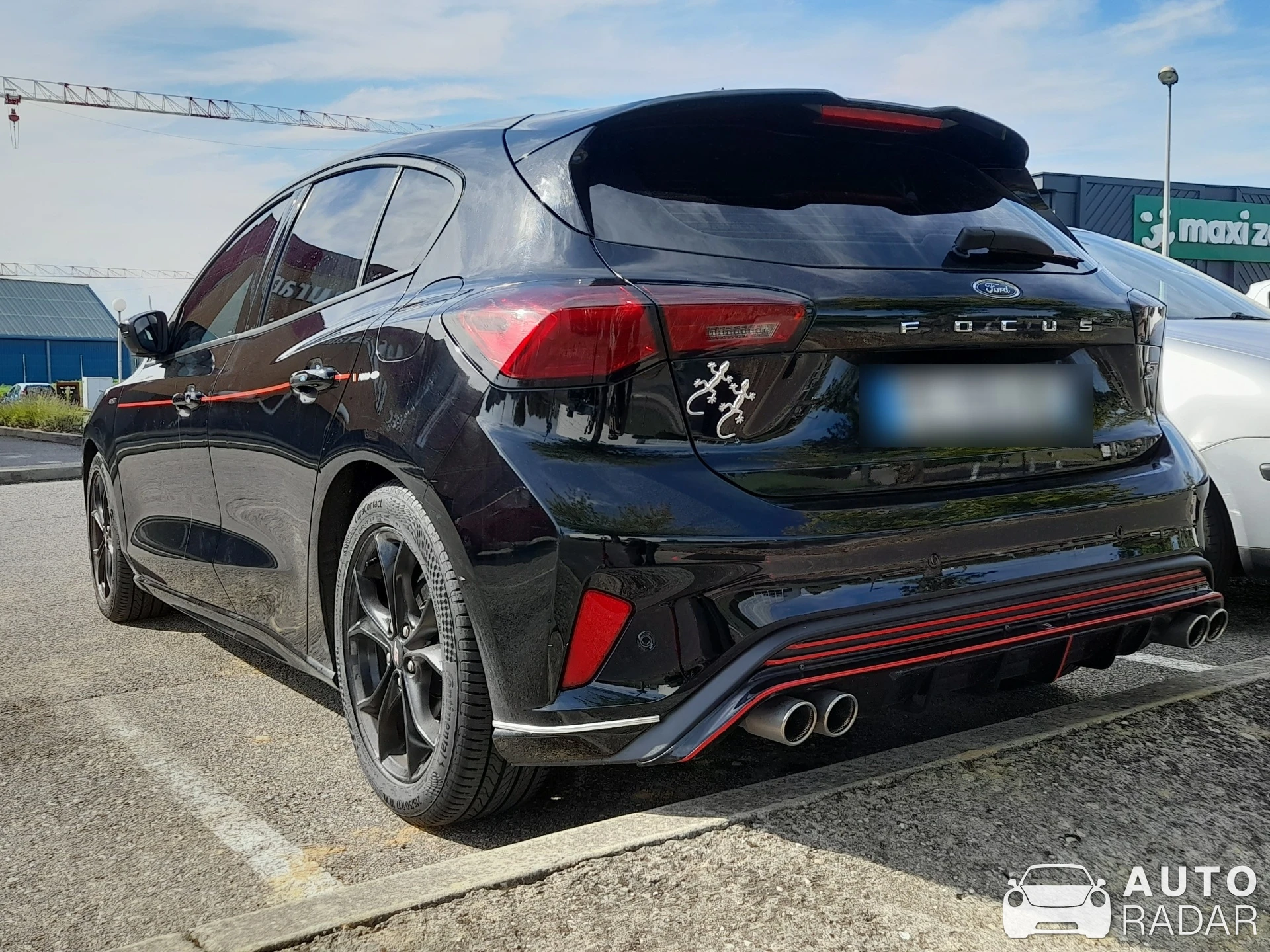 Ford Focus ST280 spotted in Bron