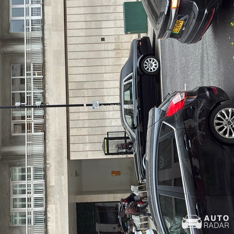 Rolls-Royce Phantom VII Black spotted