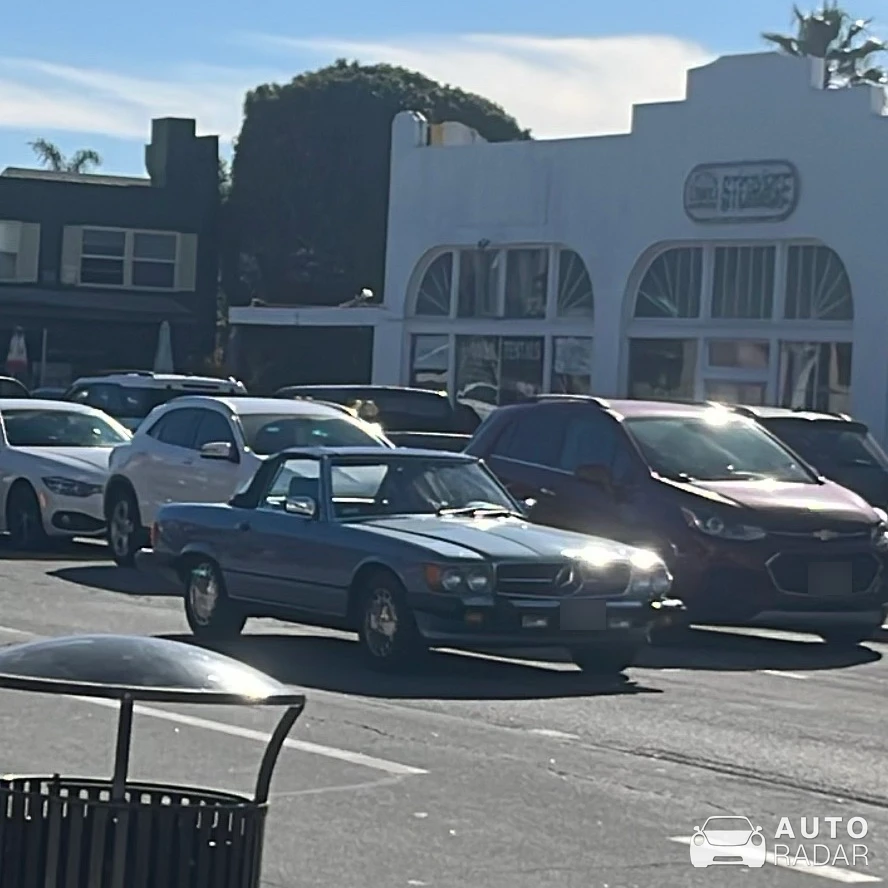 Mercedes-Benz 500SL R107 spotted in Hermosa Beach, United States