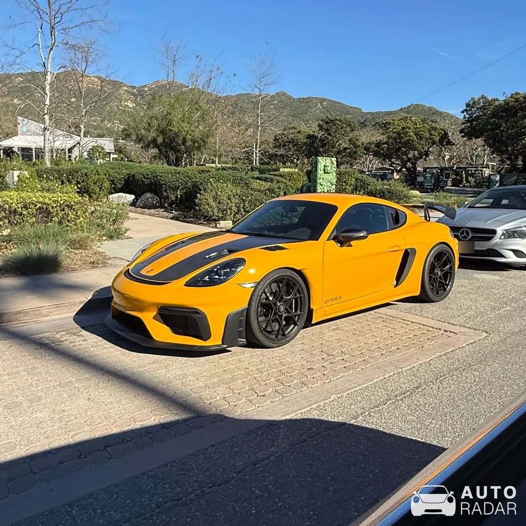 Porsche 718 Cayman GT4 RS spotted in Malibu, United States
