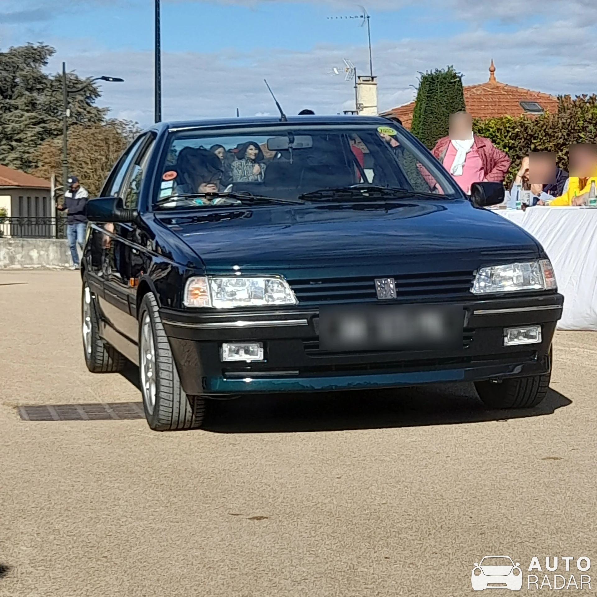 Peugeot 405 spotted in Saint-Priest