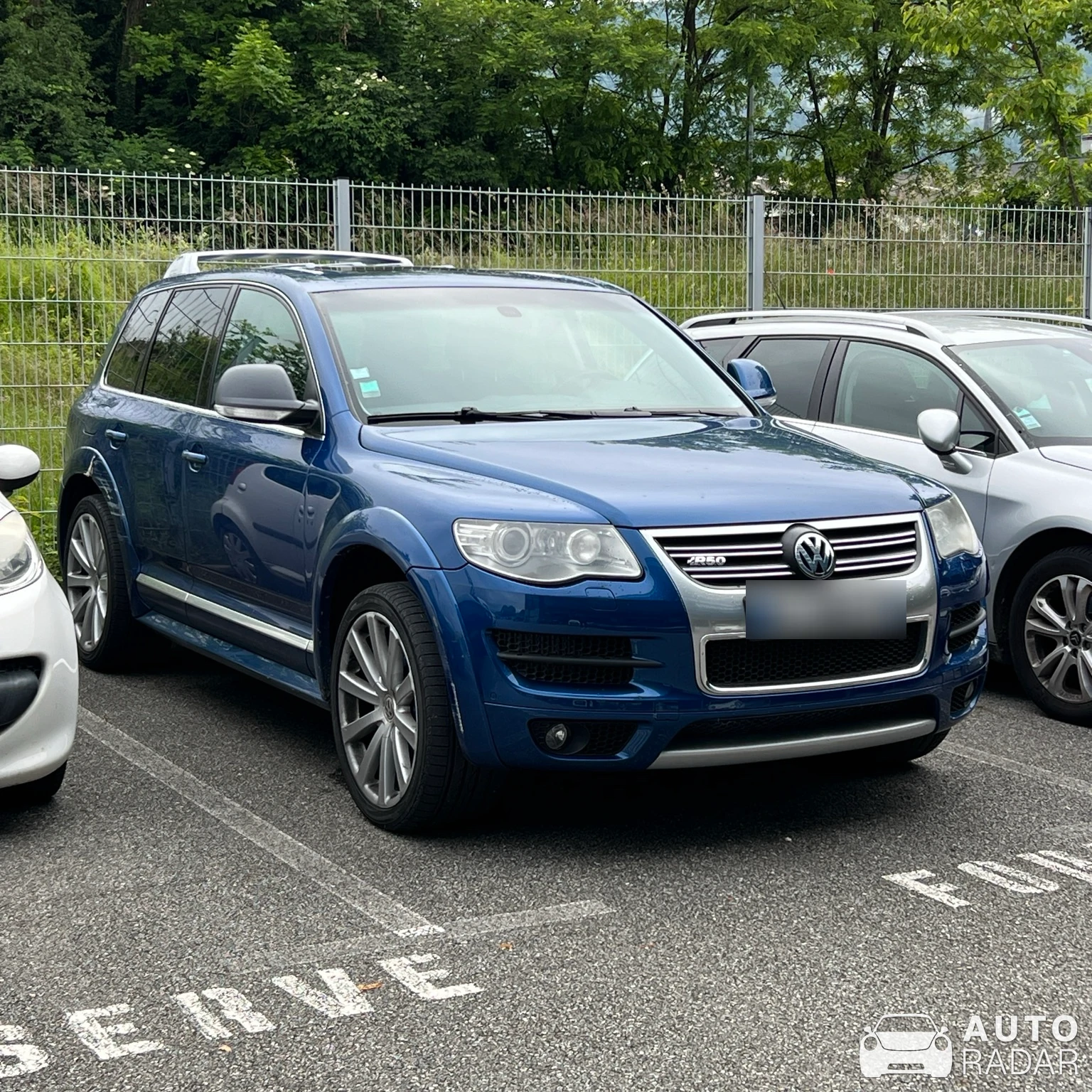 Volkswagen Touareg V10 TDI spotted in La Motte-Servolex