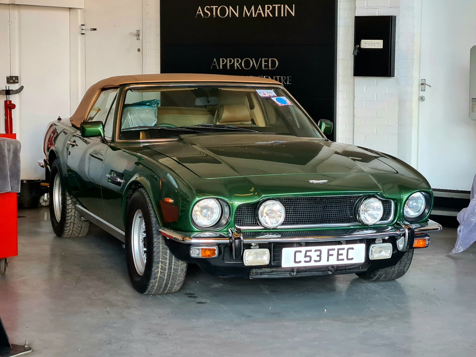 Aston Martin V8 Volante 1979-1989