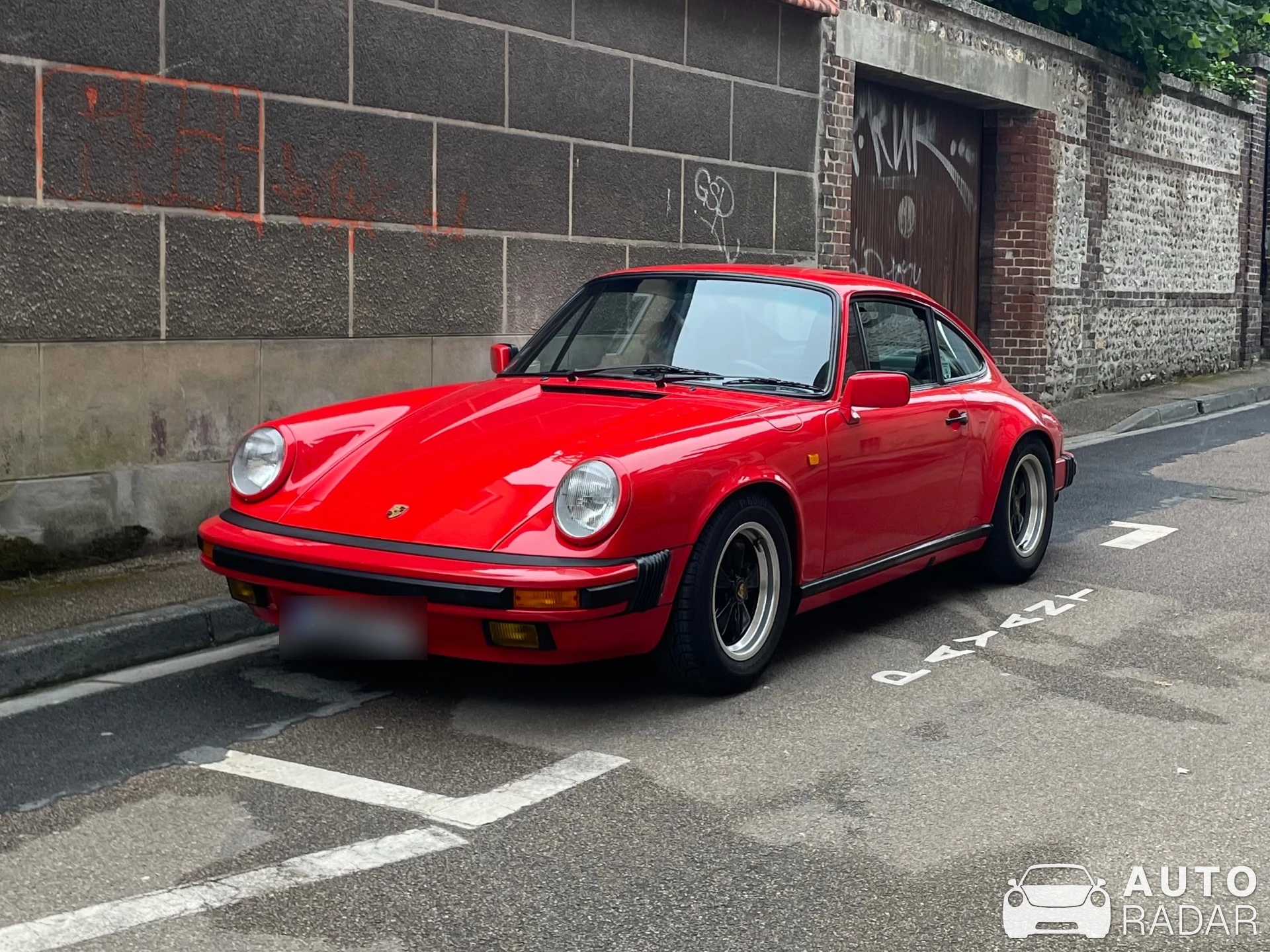 Porsche 911 Carrera 3.0 spotted in Rouen, France