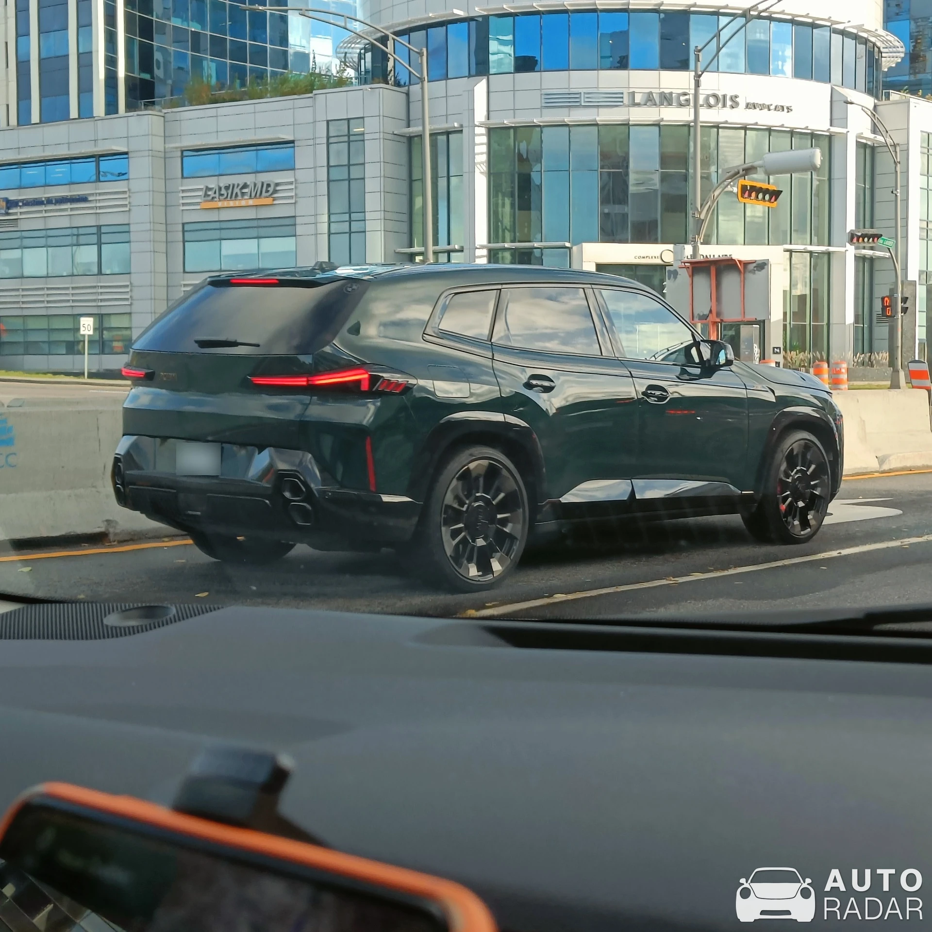 BMW XM G09 spotted in Quebec, Canada
