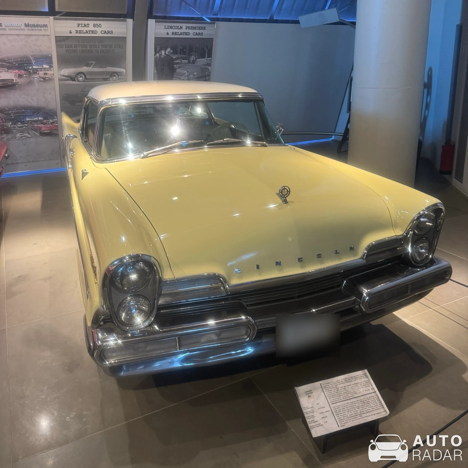 Lincoln Premier  spotted in Athina