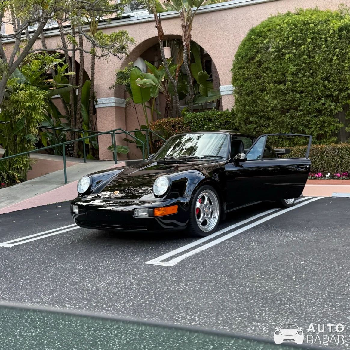 Porsche 911 Turbo 3.3 spotted in Beverly Hills, United States