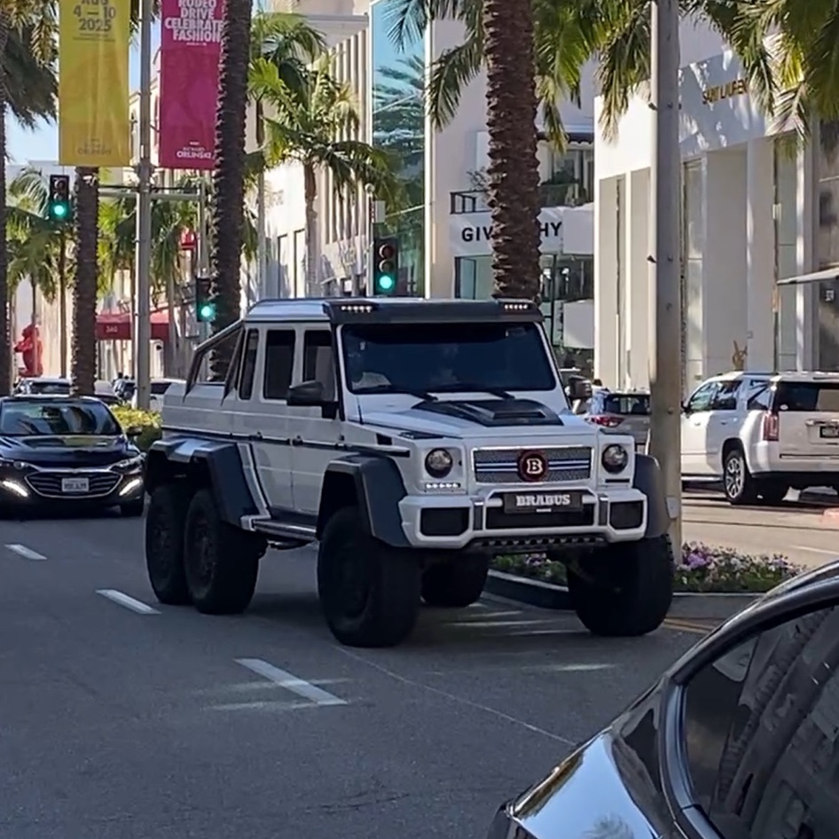 Mercedes-Benz G 63 AMG 6x6 Brabus