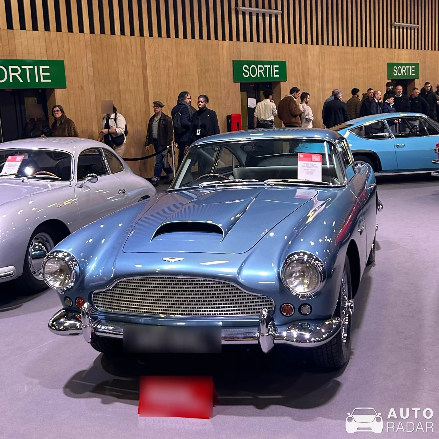 Aston Martin DB4 Series IV spotted in Vanves