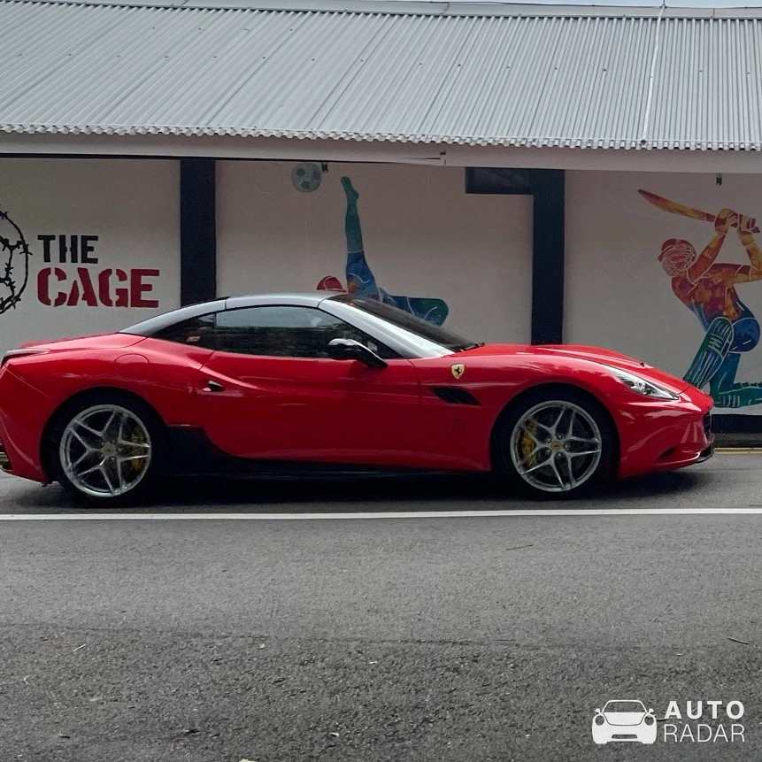Ferrari California spotted in Singapore, Singapore