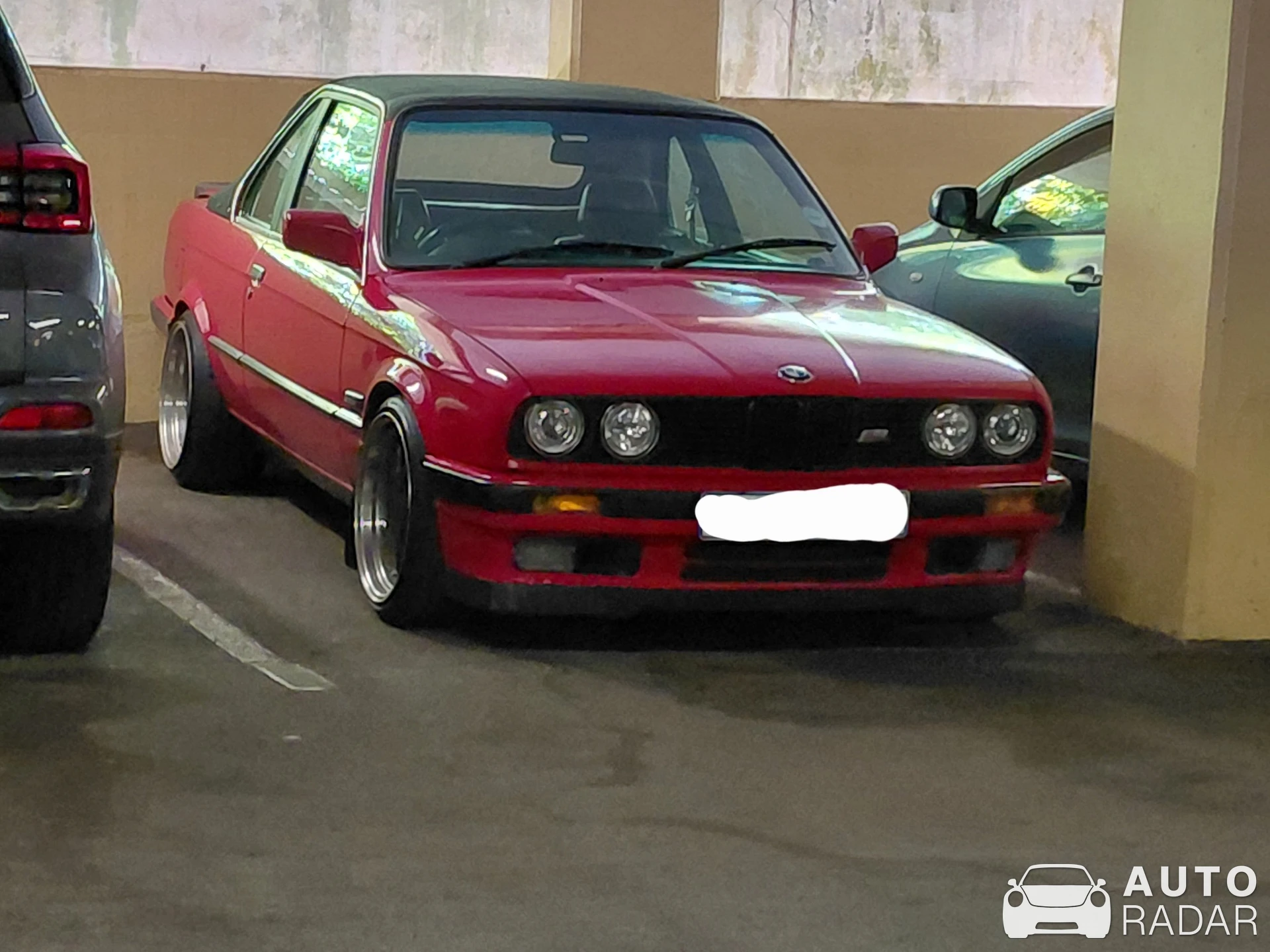 BMW 3 Series E30 spotted in Mzamba A, South Africa