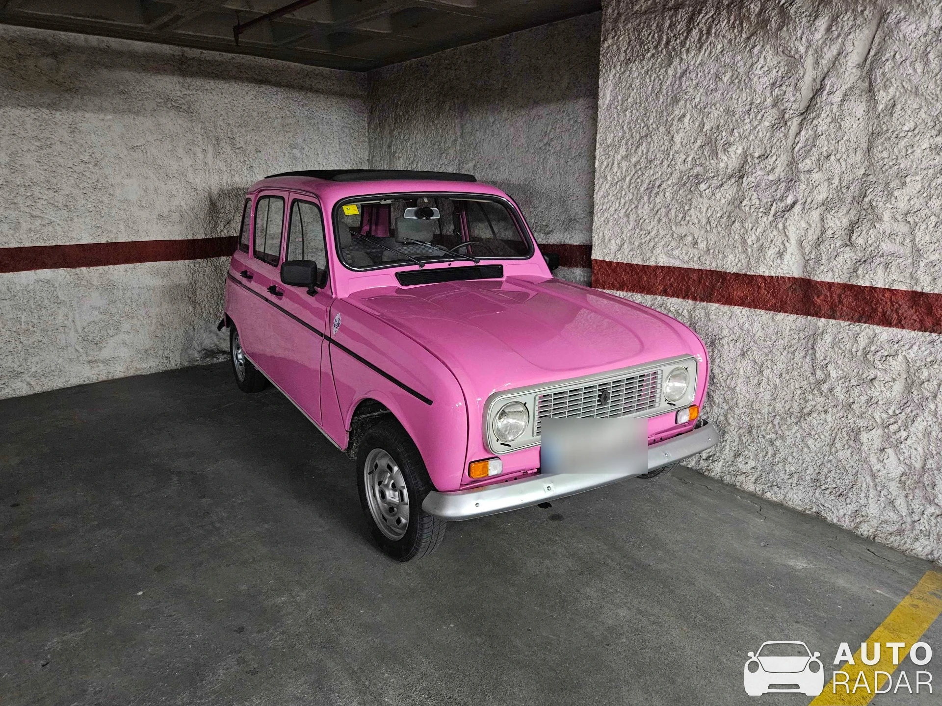 Renault 4L spotted in Zaragoza