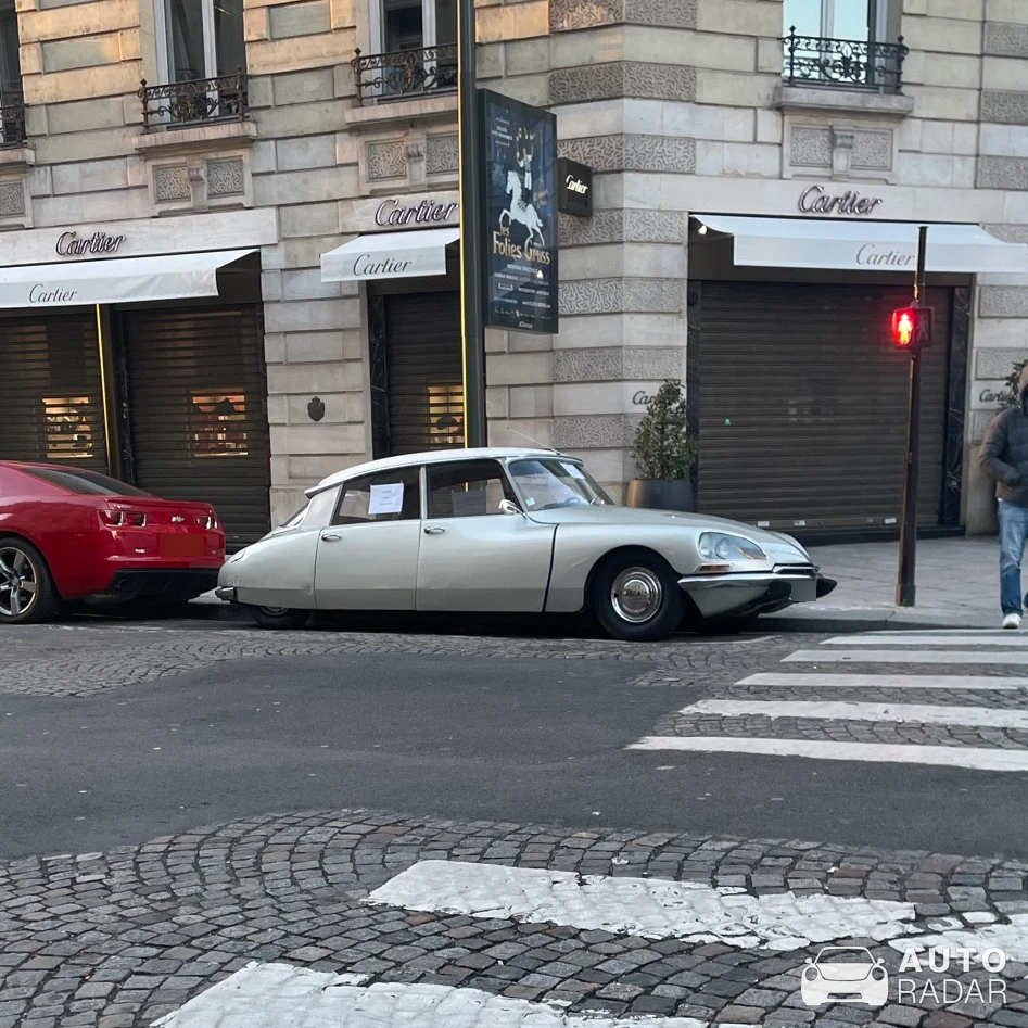 Citroën DS spotted in Paris, France
