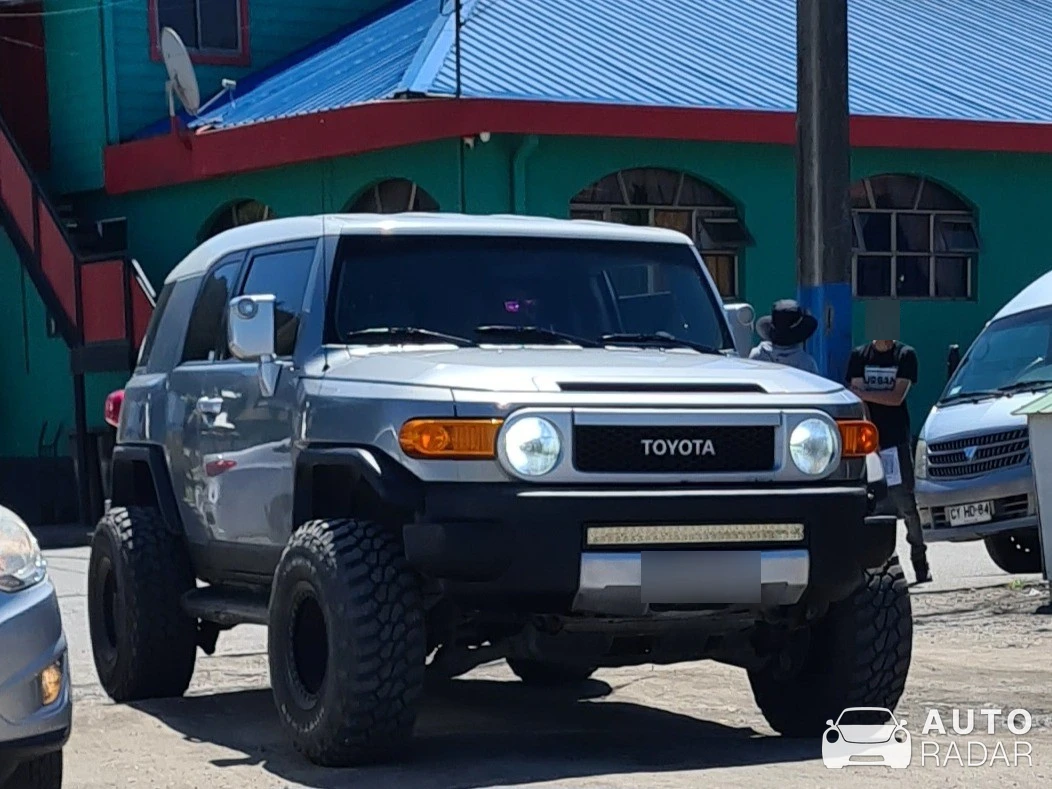 Toyota FJ Cruiser spotted in Caleta Lenga, Chile