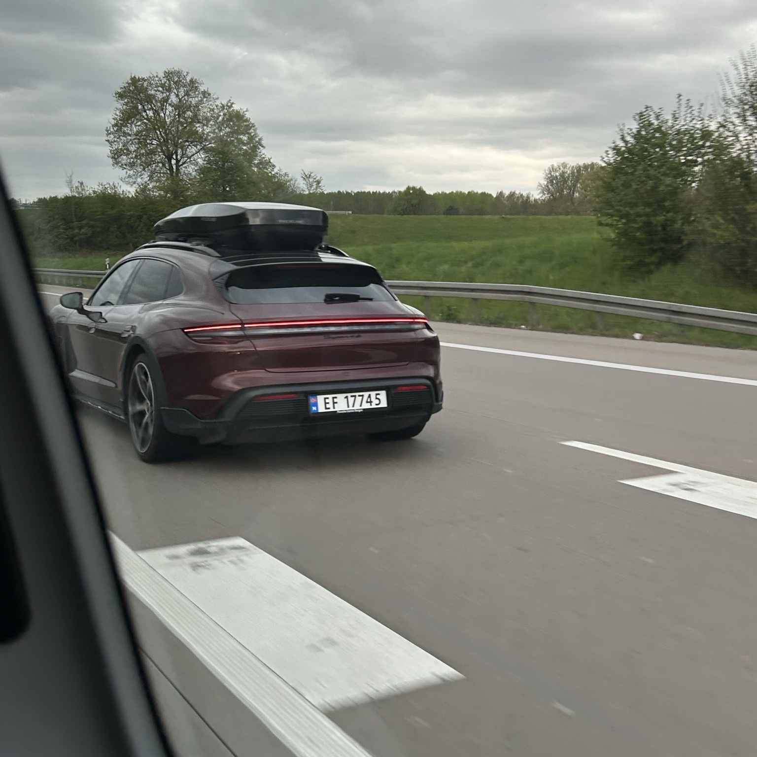 Porsche Taycan 4S Cross Turismo
