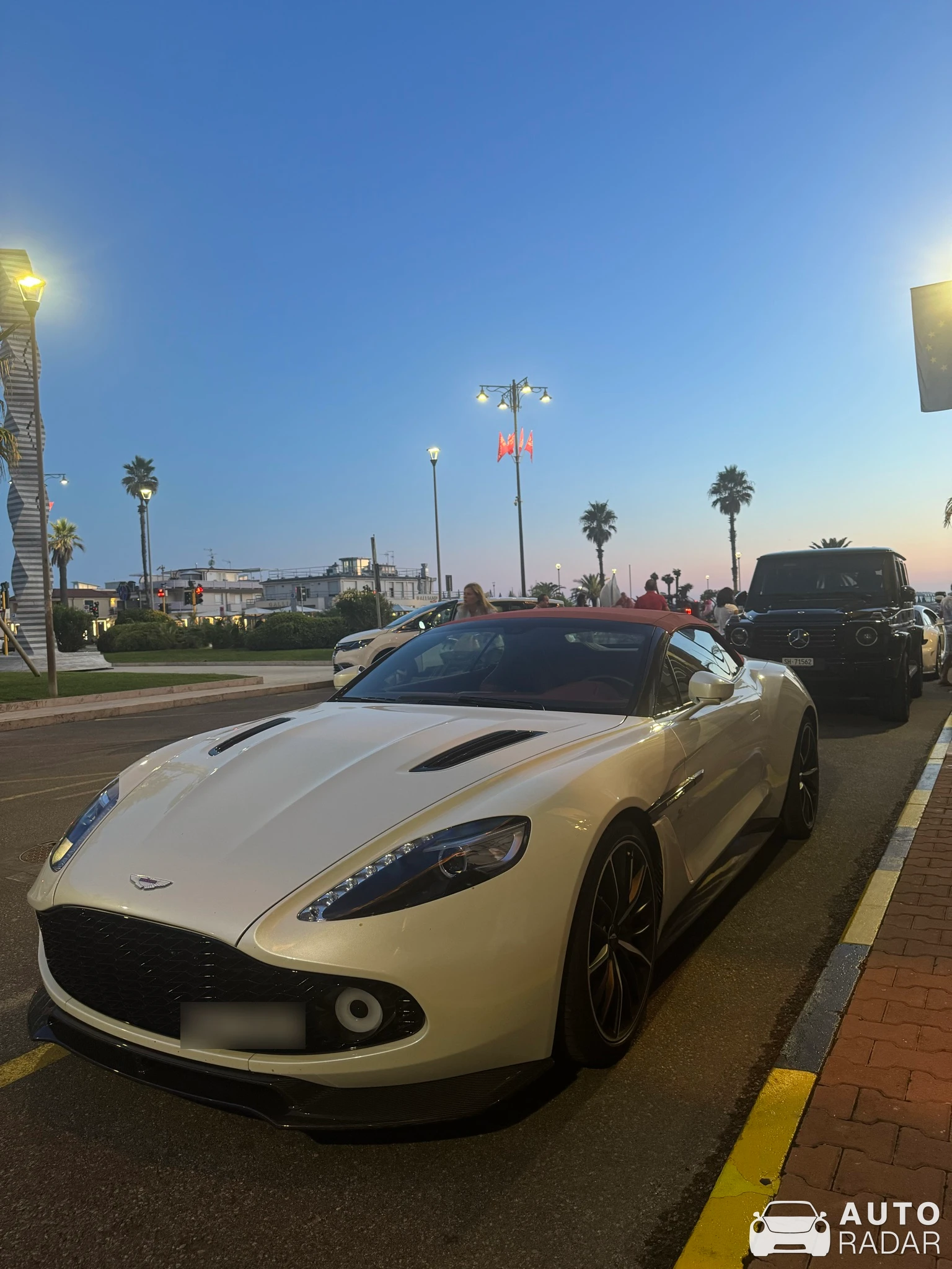 Aston Martin Vanquish S Volante 2017 spotted in Viareggio, Italia