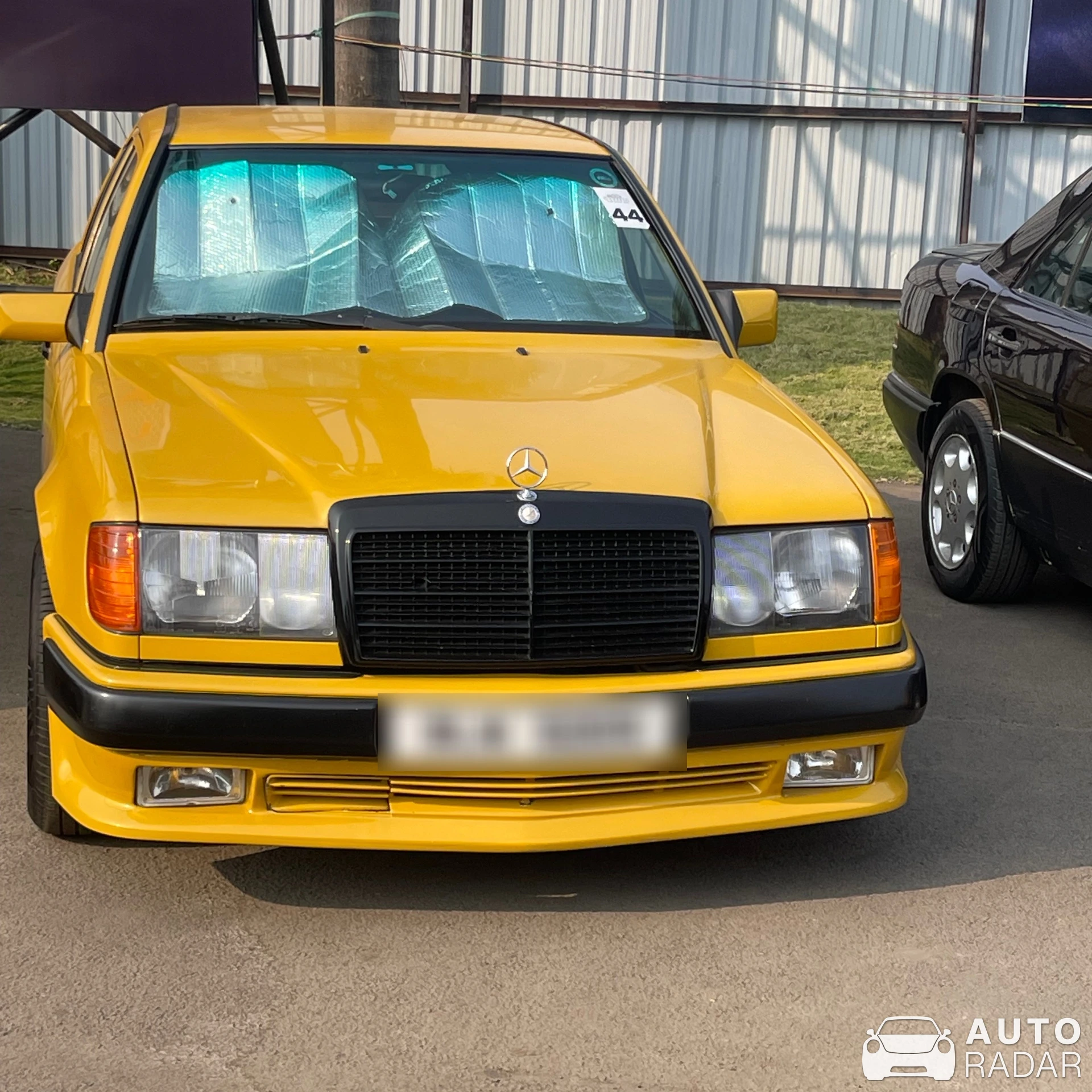 Mercedes-Benz E-Klasse W124 spotted in Thane, India