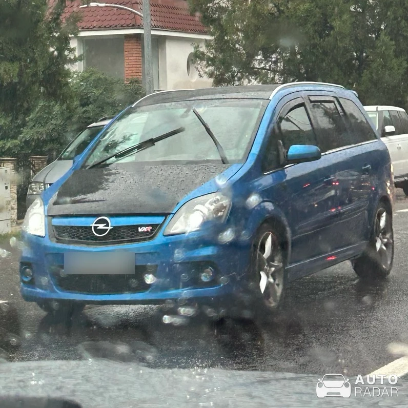 Opel Zafira spotted in Căciulata