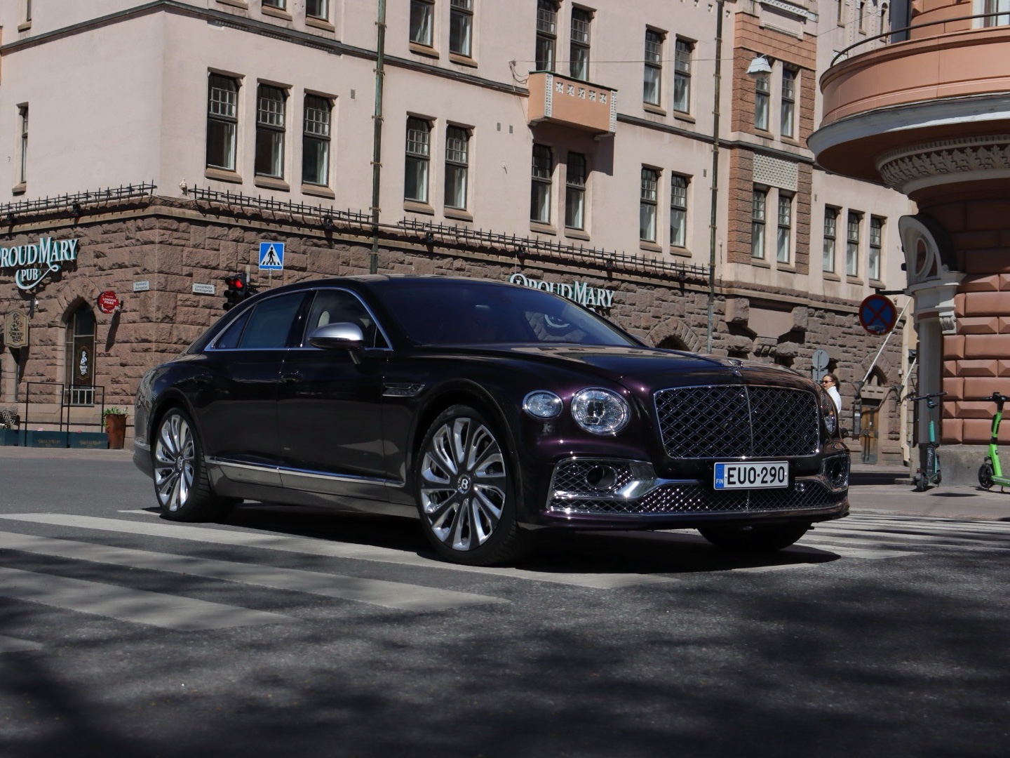 Bentley Flying Spur Hybrid