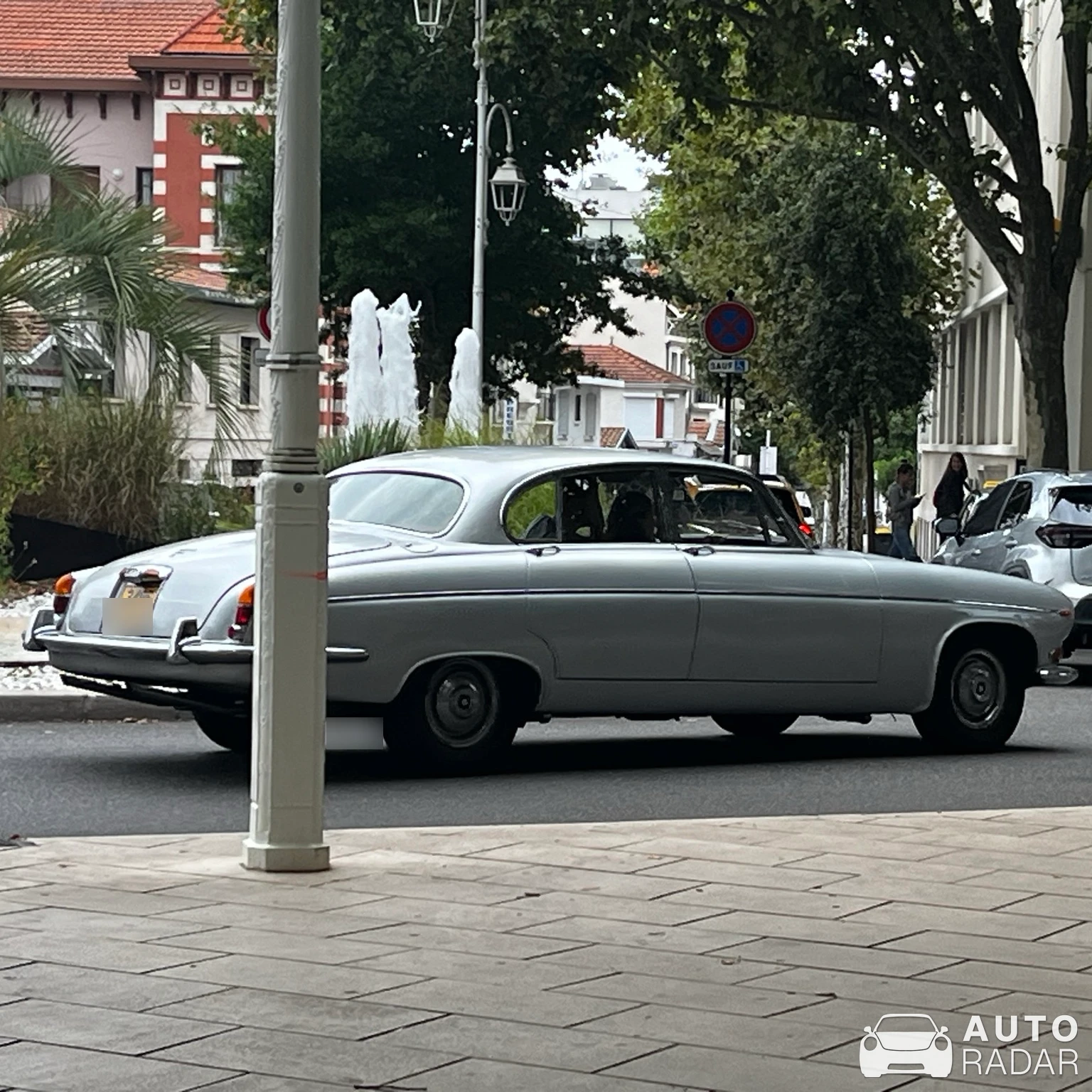 Jaguar Mark X spotted in Arcachon, France