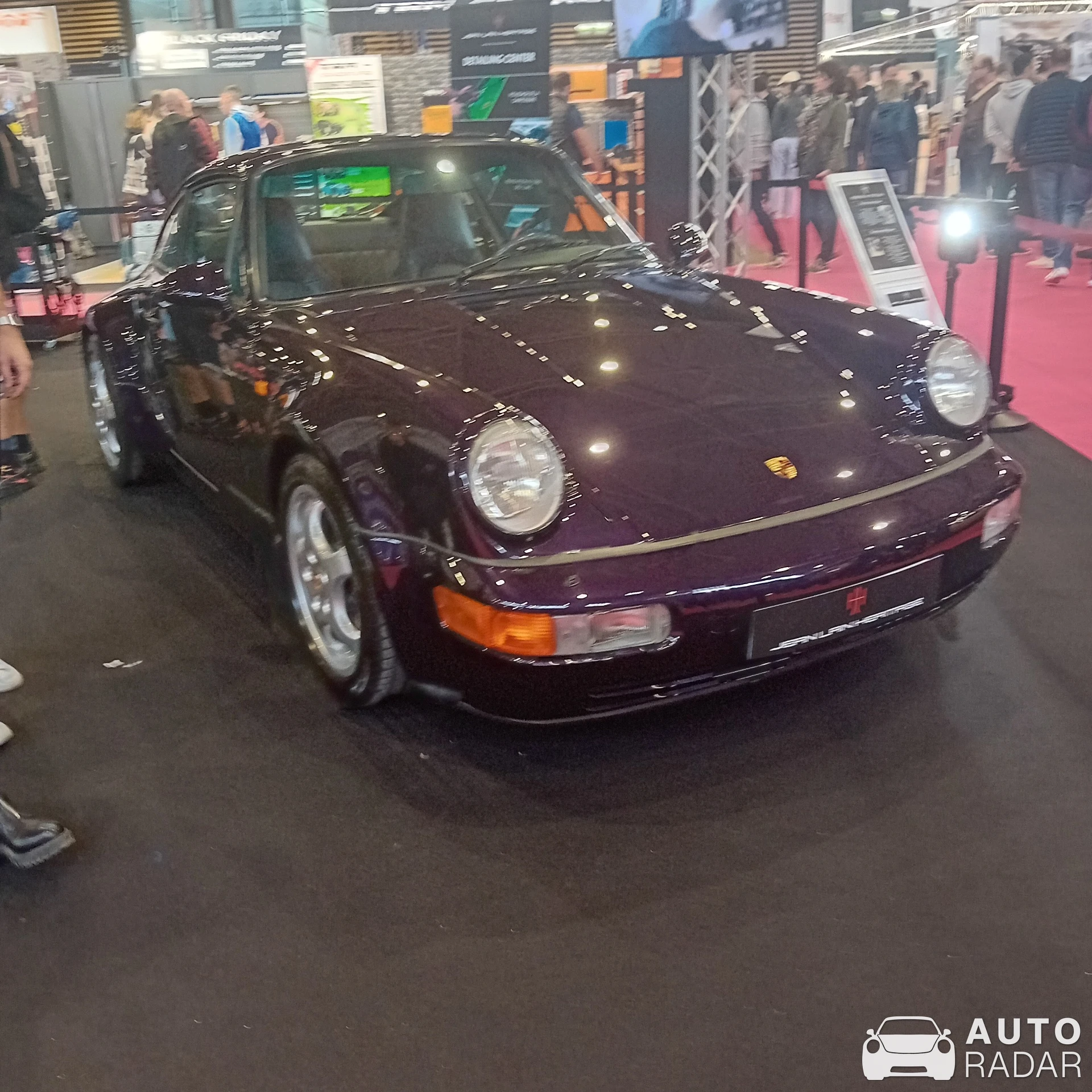 Porsche 964 Carrera spotted in Lyon, France