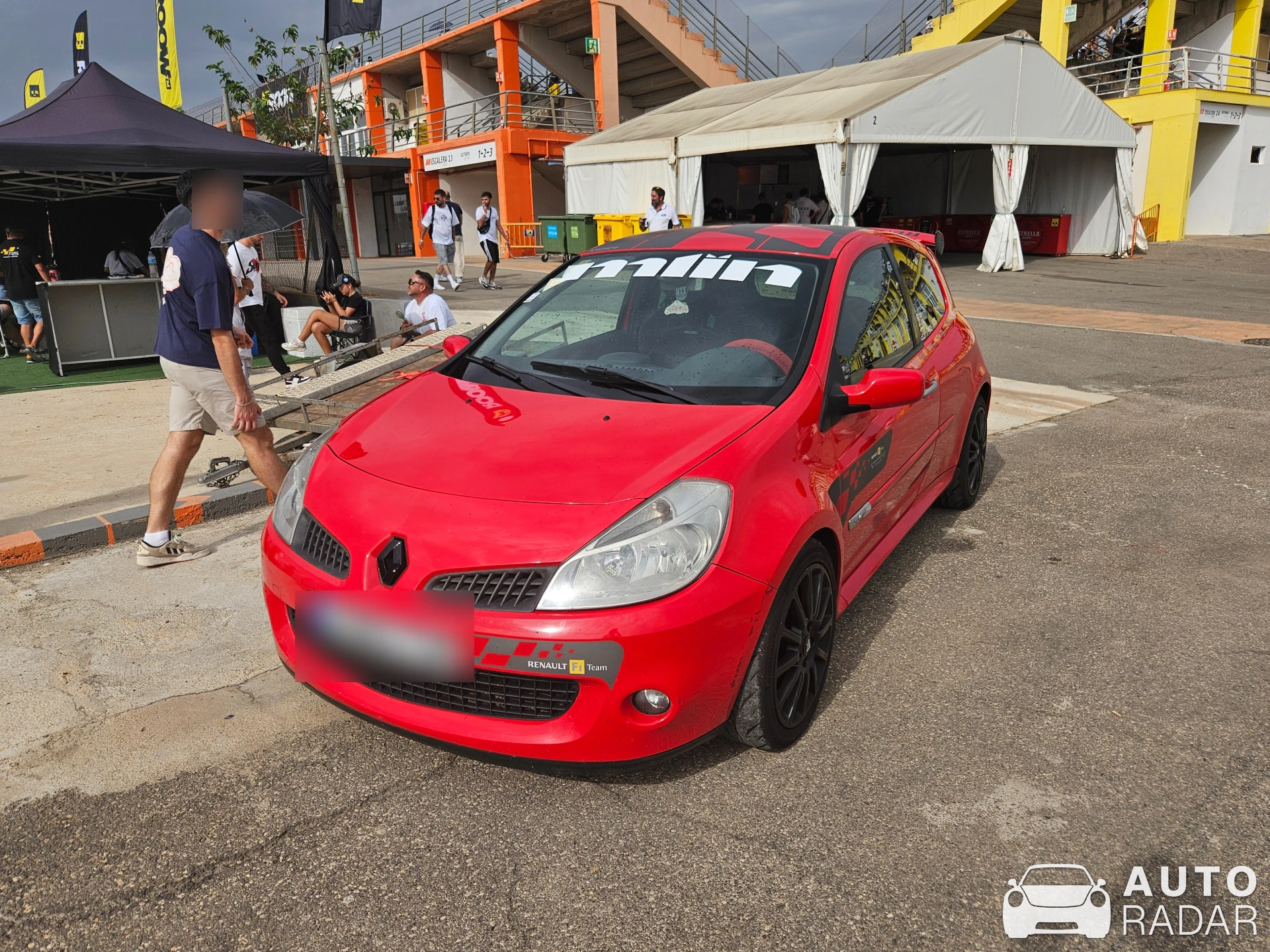 Renault Clio RS F1 Team R27 spotted in Cheste