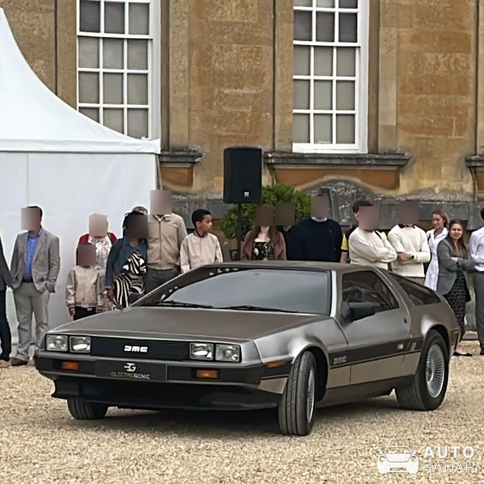 DeLorean DMC-12 spotted in Oxfordshire, United Kingdom