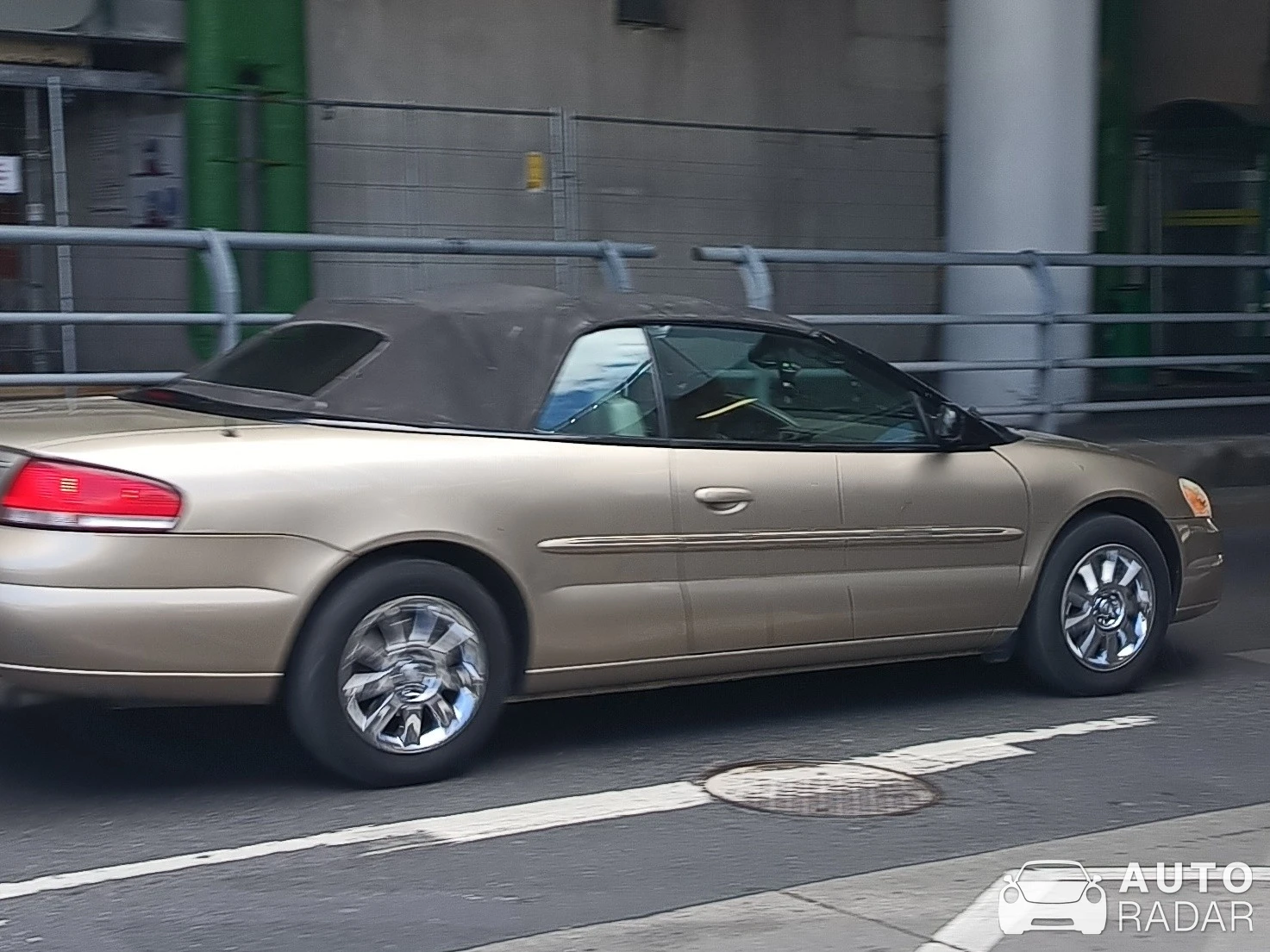 Chrysler Sebring Convertible spotted in Warszawa