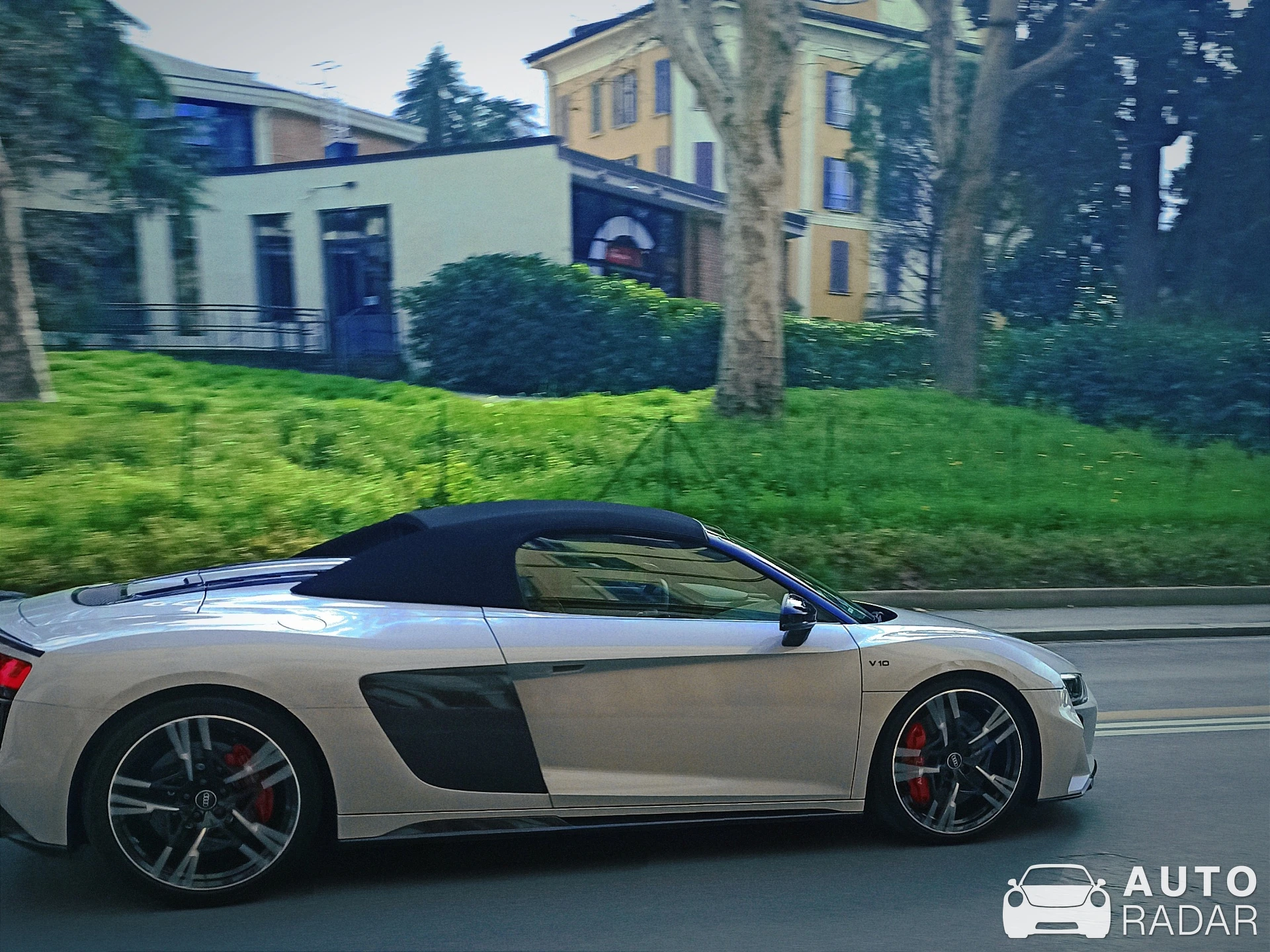 Audi R8 V10 Spyder spotted in Bologna, Italia