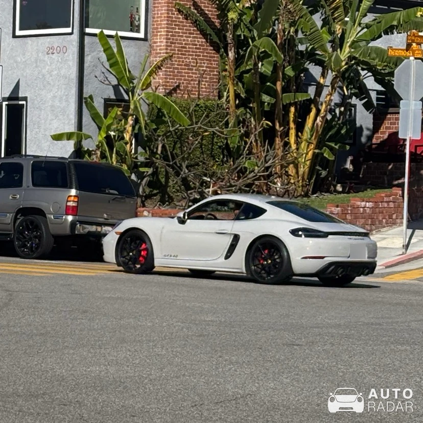 Porsche 718 Cayman GTS 4.0 spotted in Hermosa Beach, United States