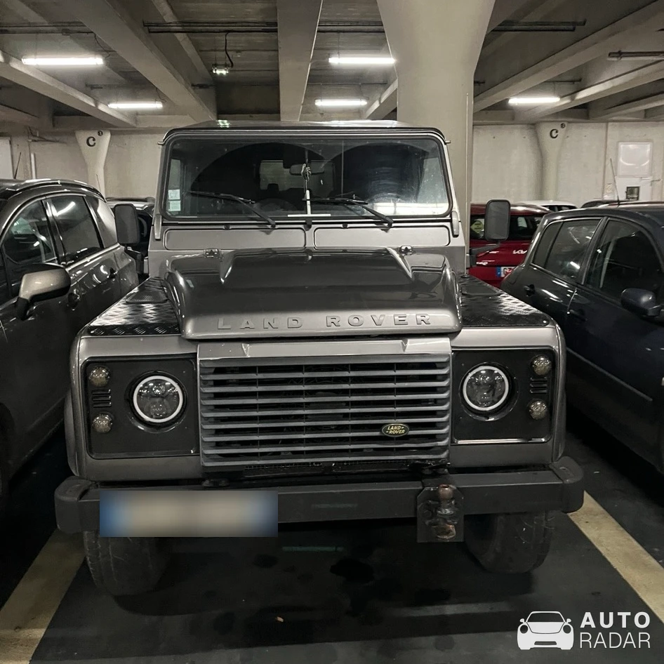 Land Rover Defender spotted in Saint-Malo, France