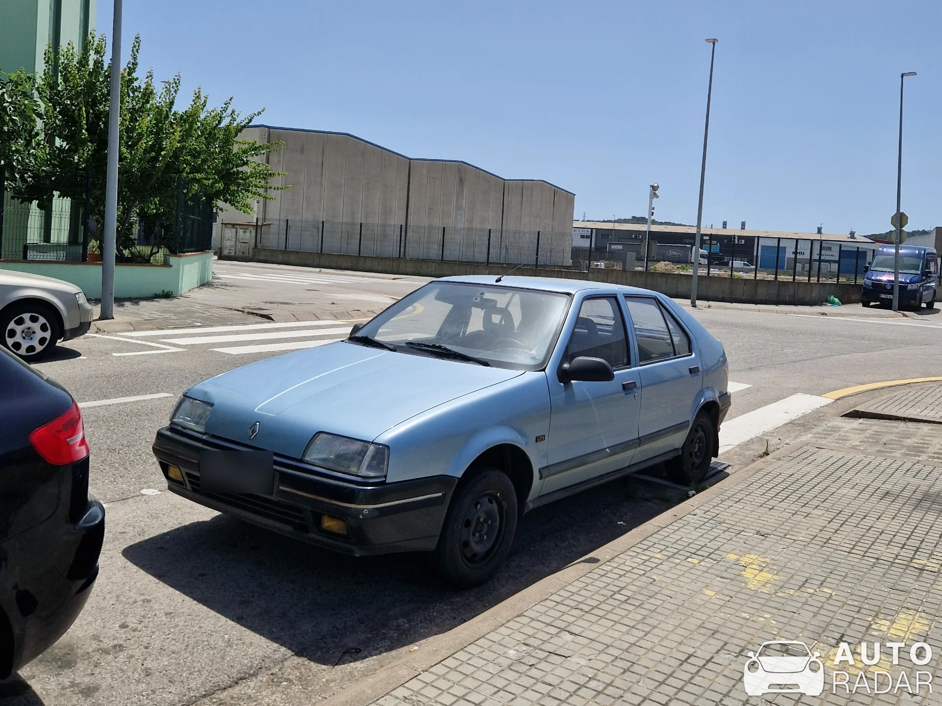 Renault R19 spotted in Santa Coloma de Farners