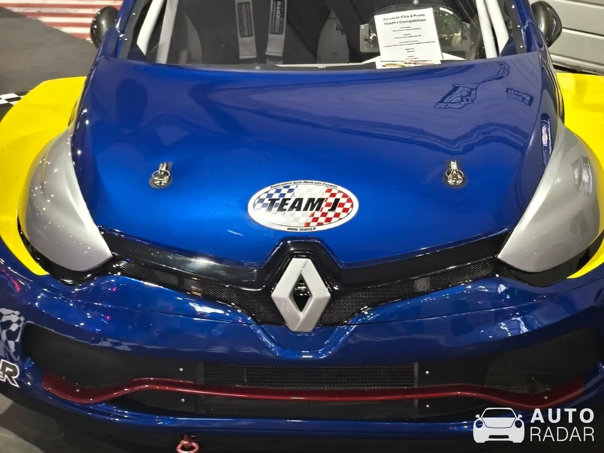 Renault Clio spotted in Oissel, France
