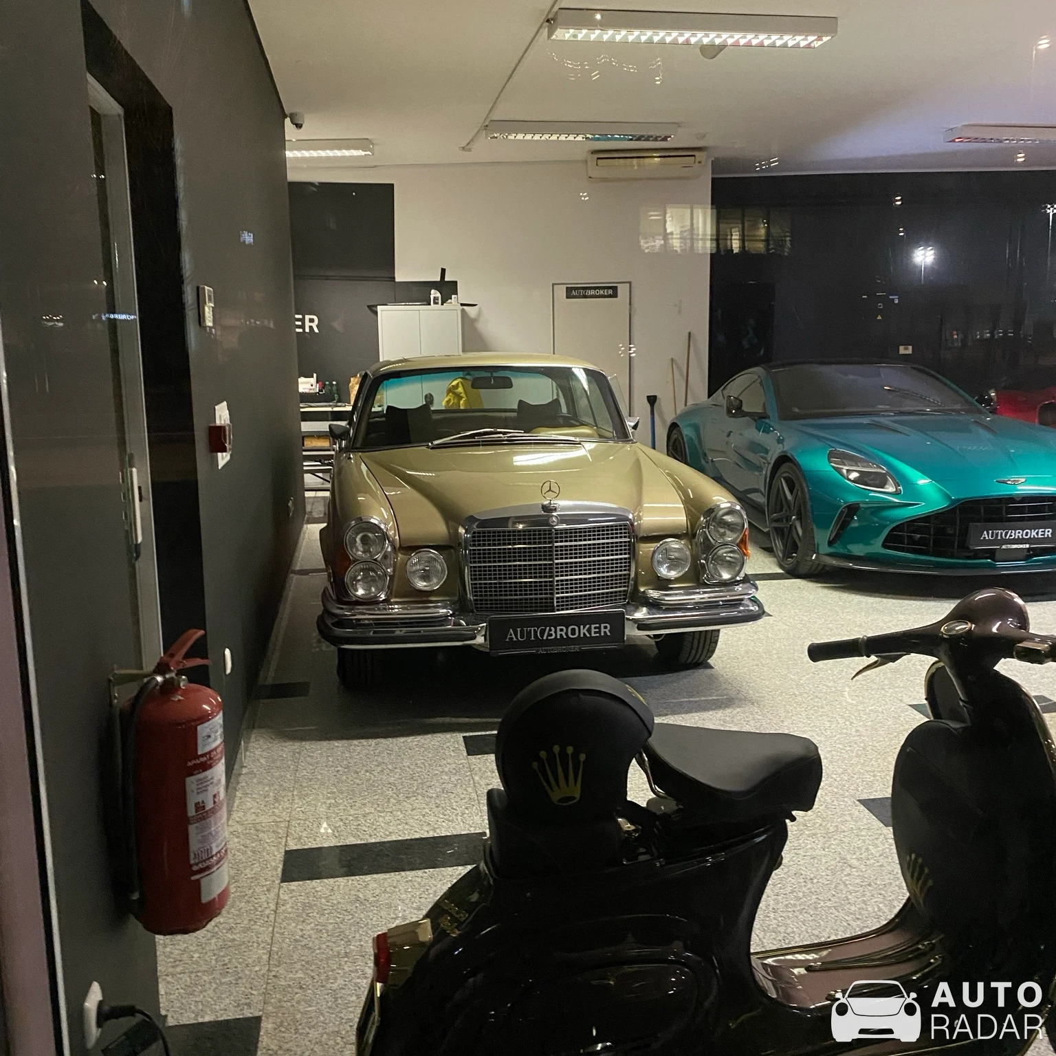 Mercedes-Benz 280 SE spotted in Ljubljana, Slovenia
