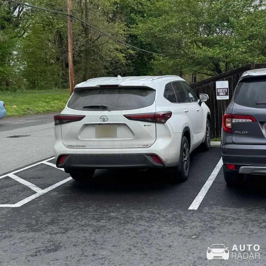 Toyota Highlander spotted in Stockton