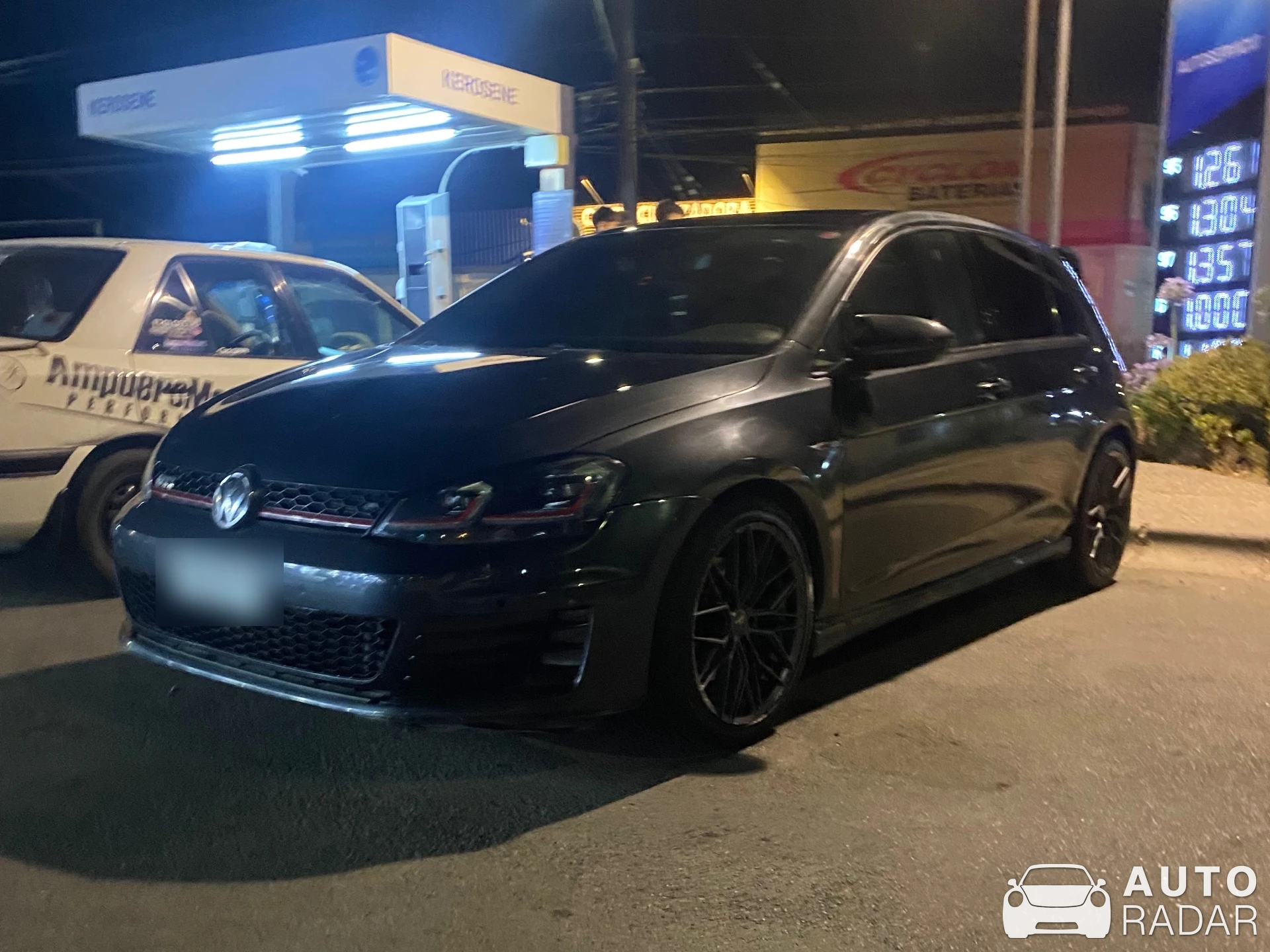 Volkswagen Golf GTI spotted in Santiago, Chile