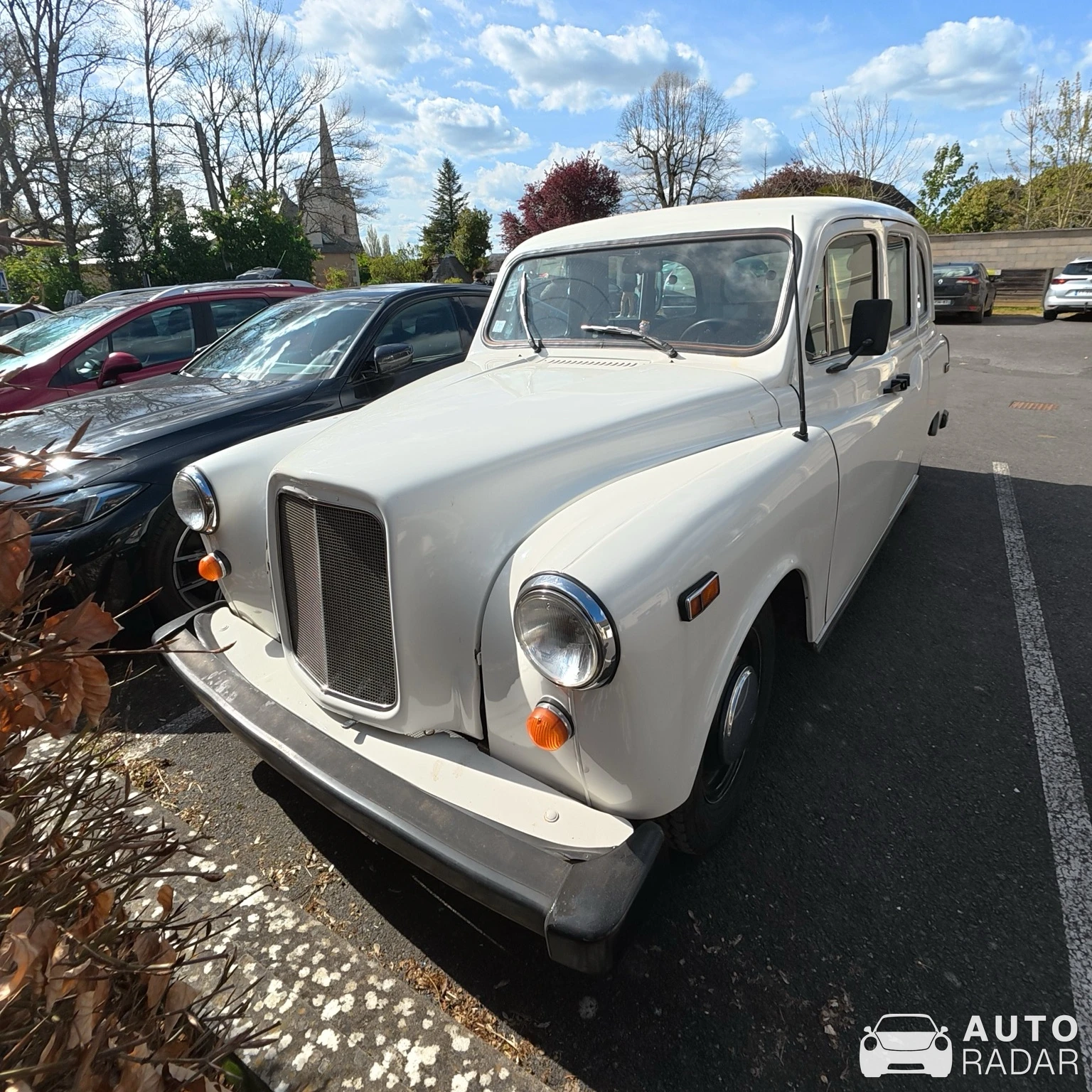 Austin FX4 spotted in Chenevelles