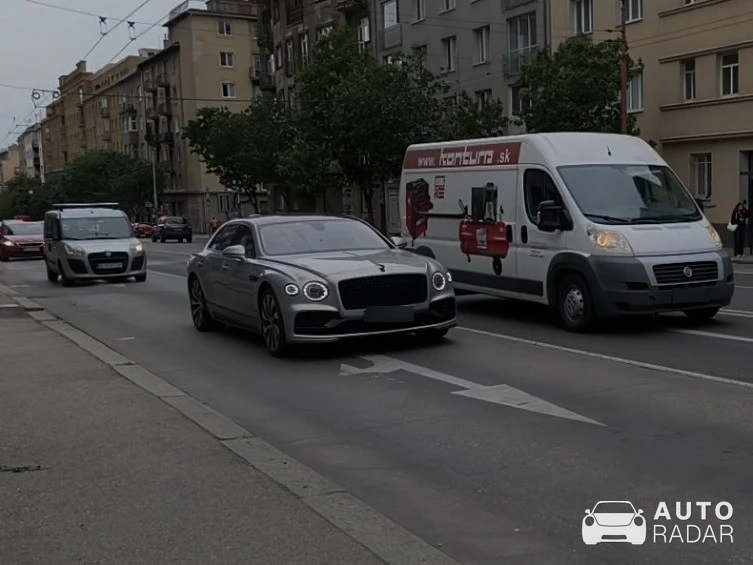 Bentley Flying Spur V8 2021 First Edition spotted