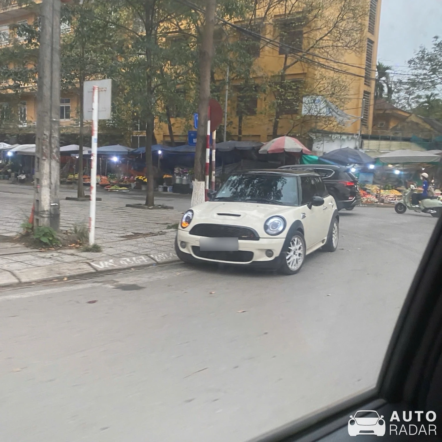 Mini Cooper S F56 John Cooper Works spotted in Thành phố Vĩnh Yên