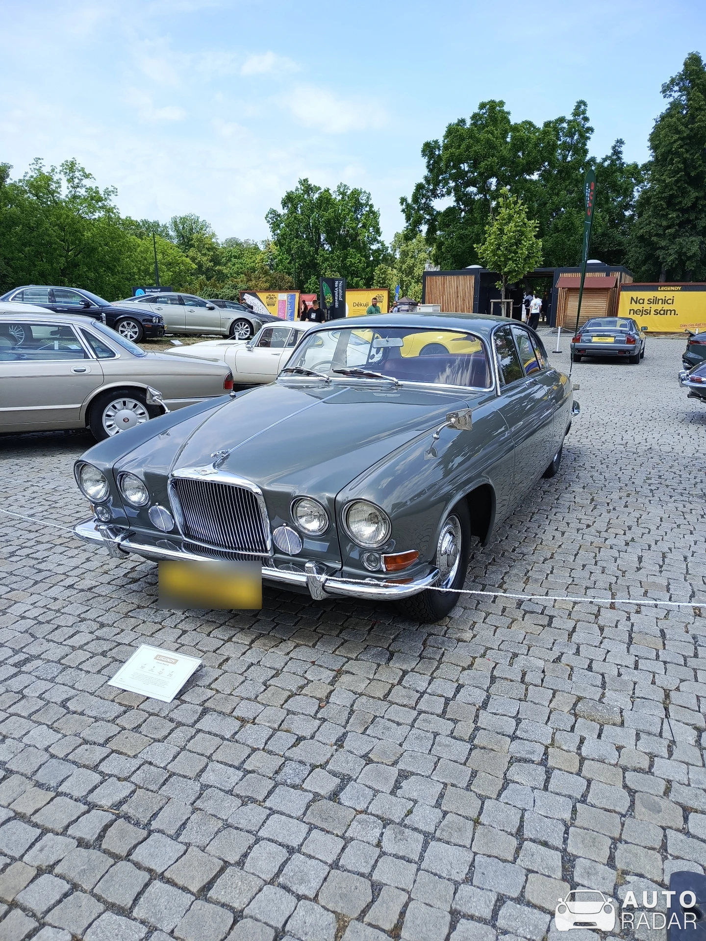 Jaguar Mark X spotted in Praha