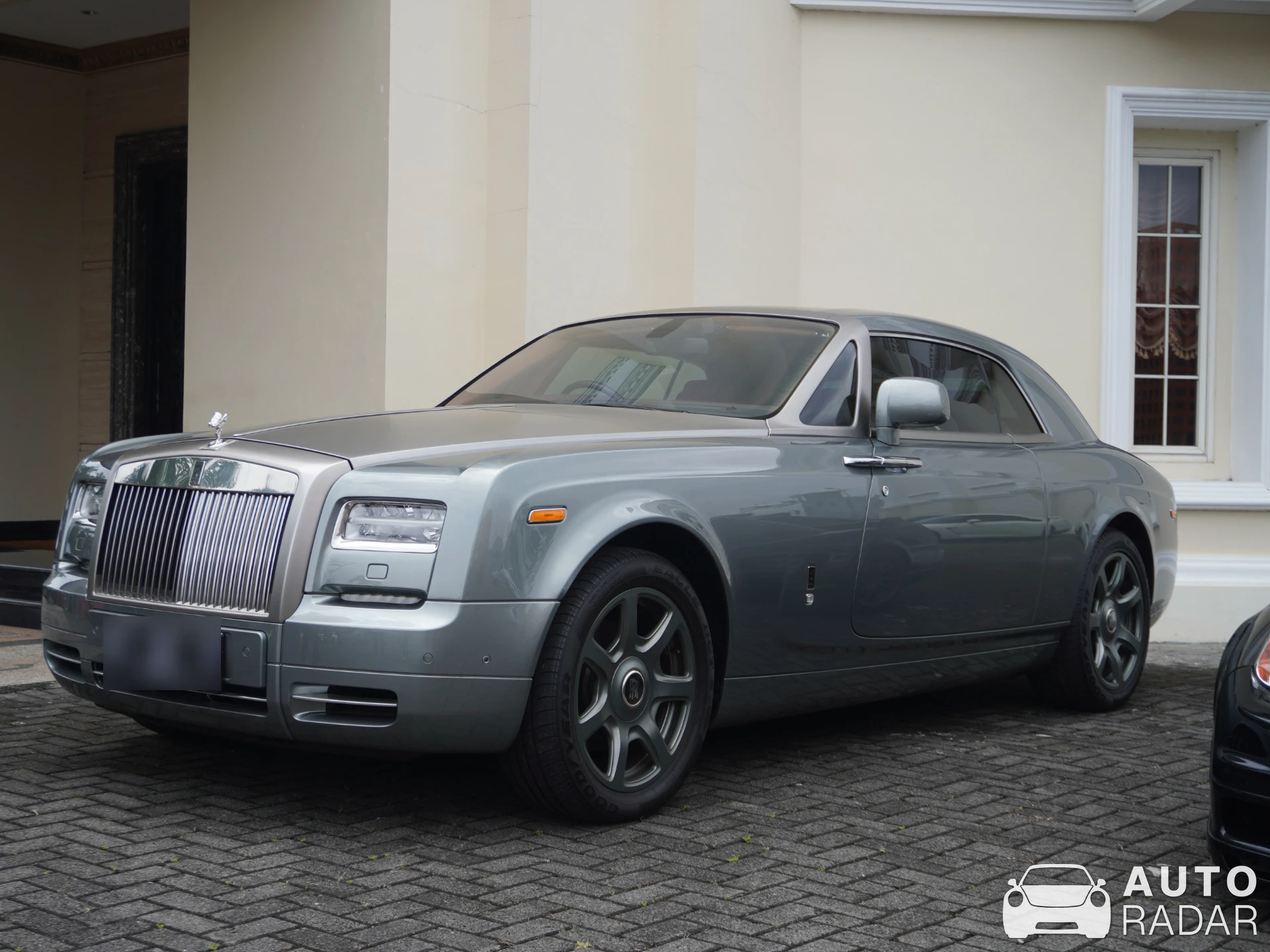 Rolls-Royce Phantom Coupé Series II spotted in Malang