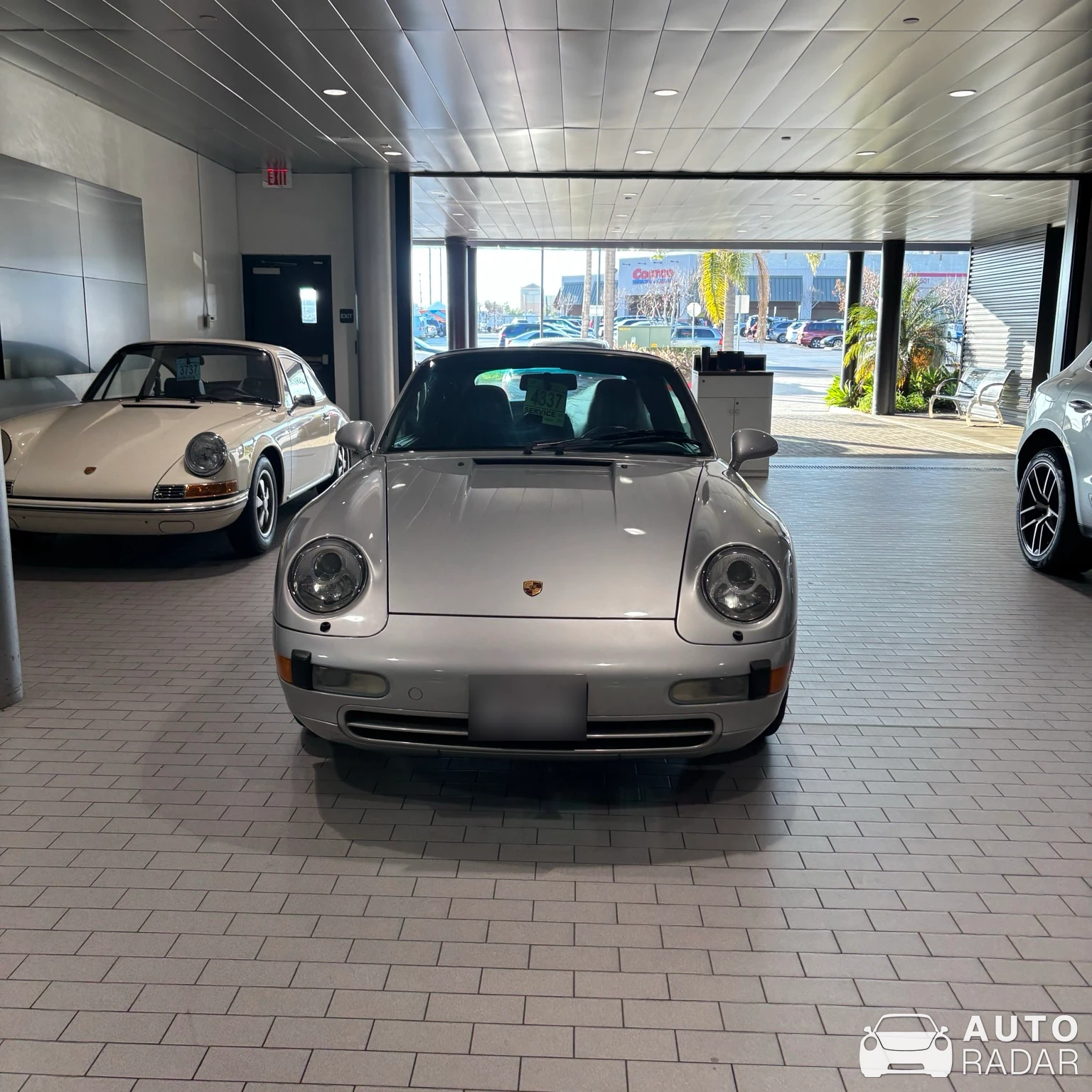 Porsche 993 Carrera spotted in Hawthorne, United States