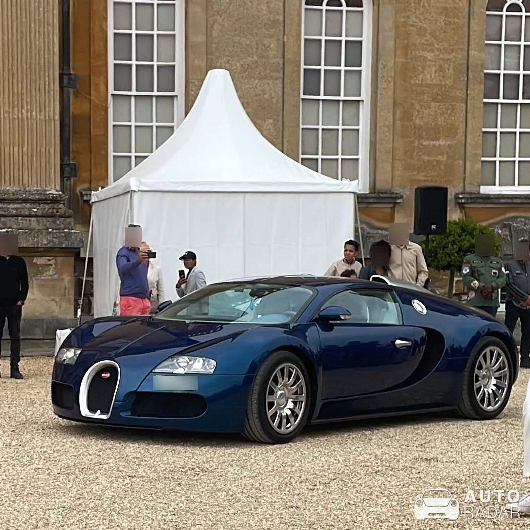 Bugatti Veyron 16.4 spotted in Oxfordshire, United Kingdom
