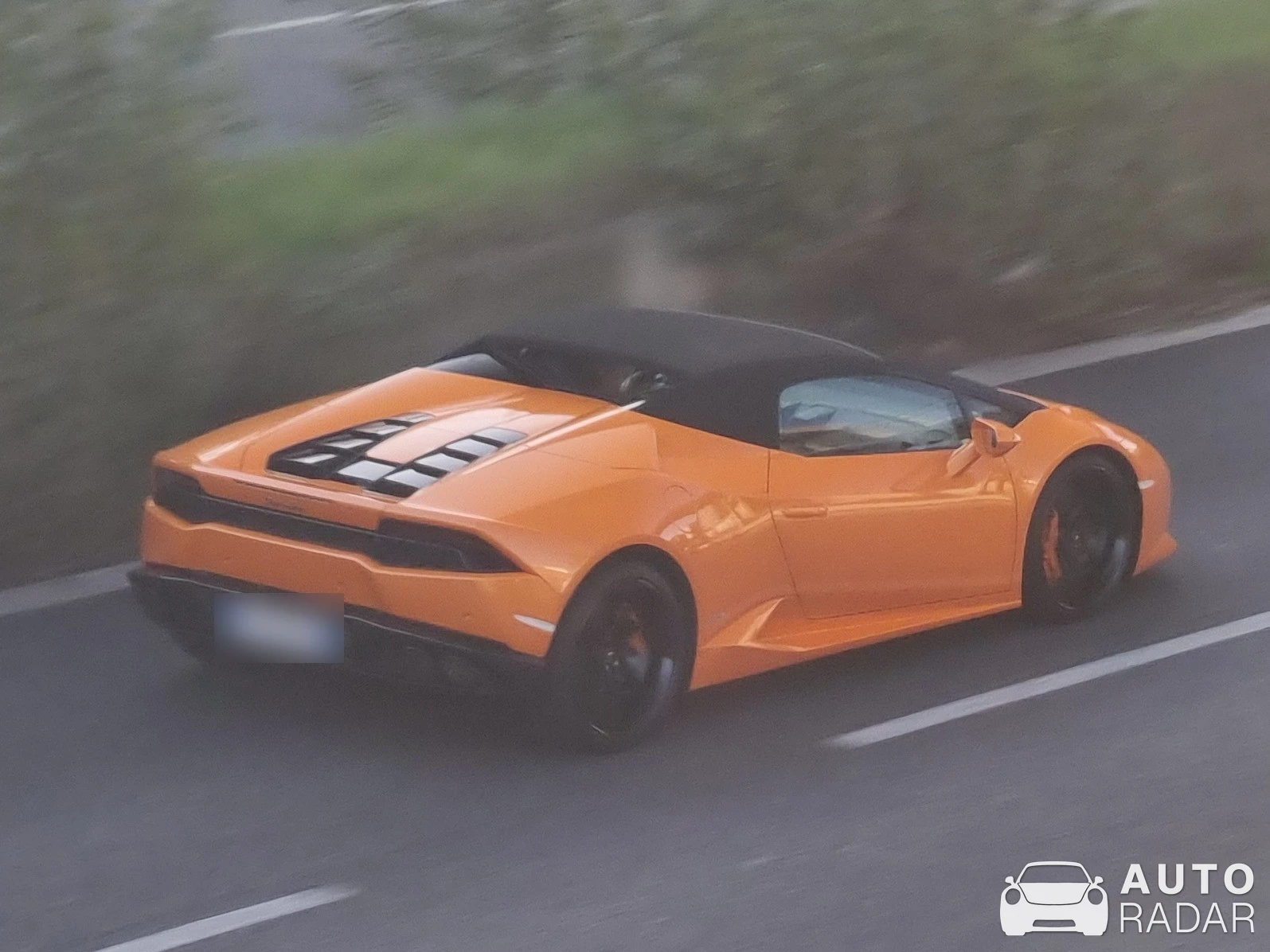Lamborghini Huracán LP610-4 Spyder spotted in Milan, Italy