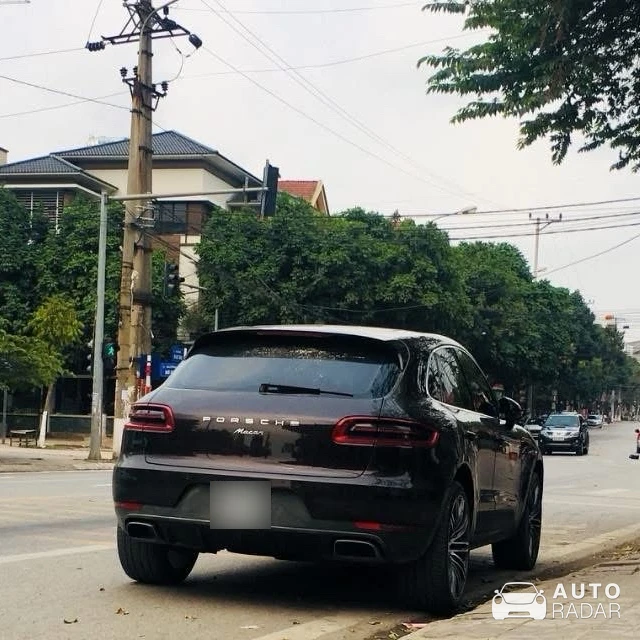 Porsche Macan spotted in Thành phố Vĩnh Yên, Việt Nam