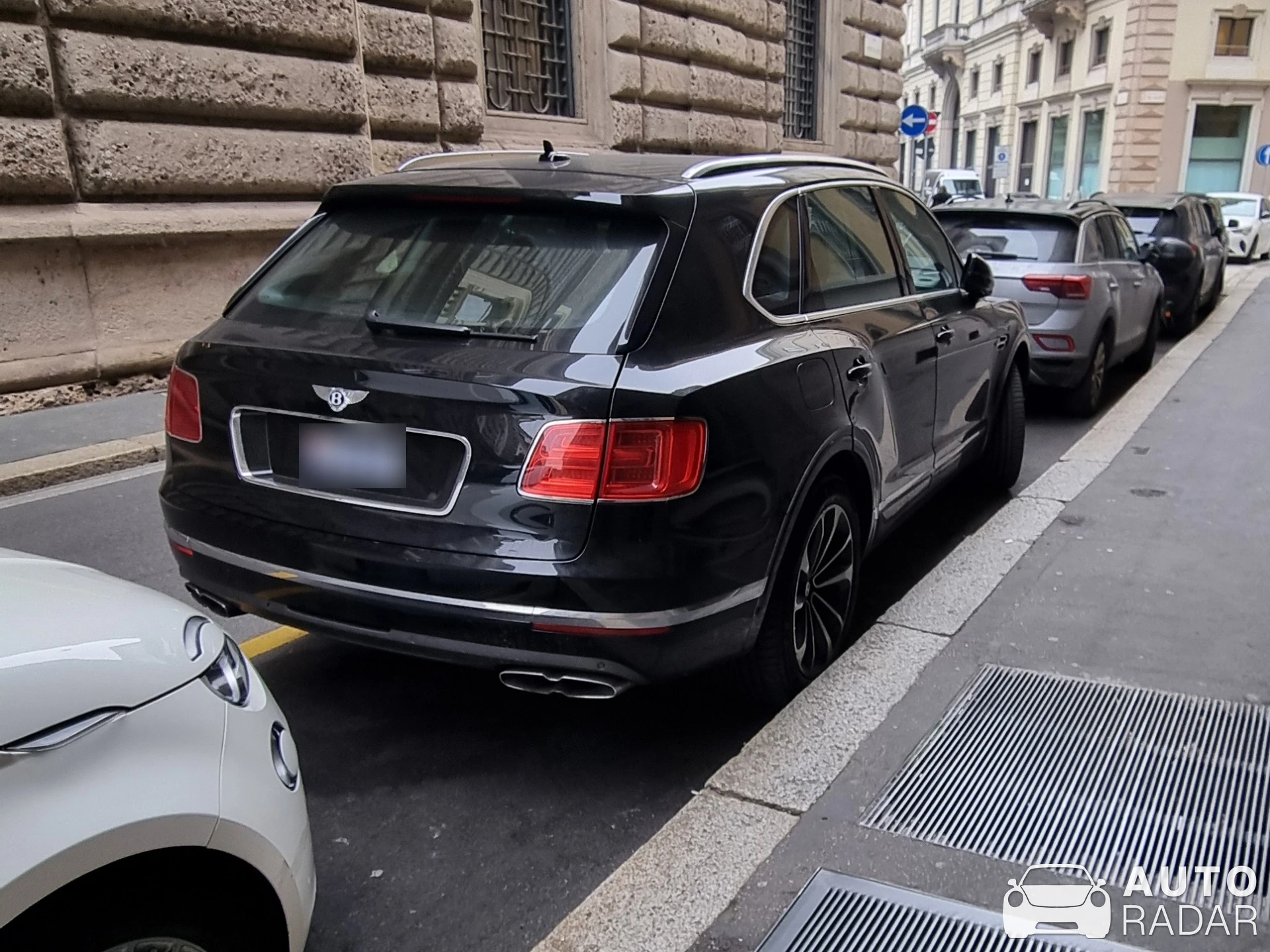 Bentley Bentayga V8 spotted in Milano, Italy